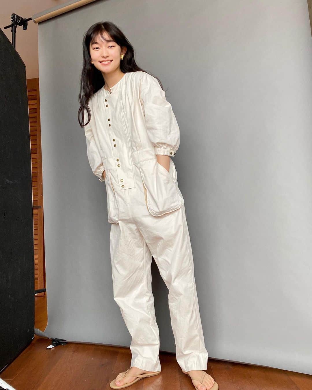 阿部朱梨さんのインスタグラム写真 阿部朱梨instagram 撮影の合間に私服をぱしゃり ゴーストバスターズみたいでしょ 笑 つなぎとか ワンピースとか好きすぎて Jumpsuit 6 Roku Shoes Tkees Pierce A Few Jewelry あべり服 6月30日 15時49分 Akari Abe