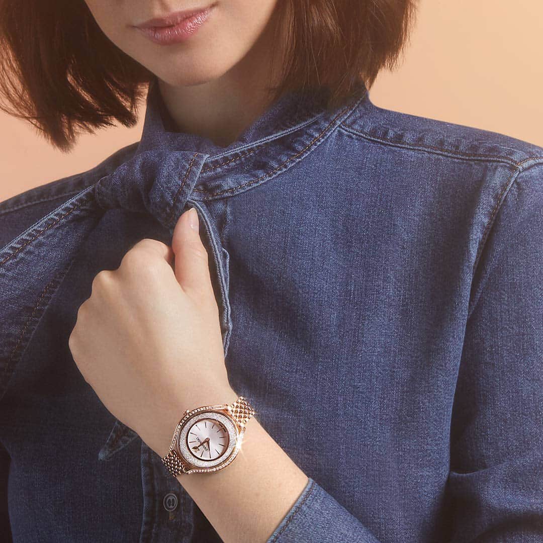 のインスタグラム：「What time is it? It's time to shine with this Crystalline Aura Swarovski watch. #SparkDelight」