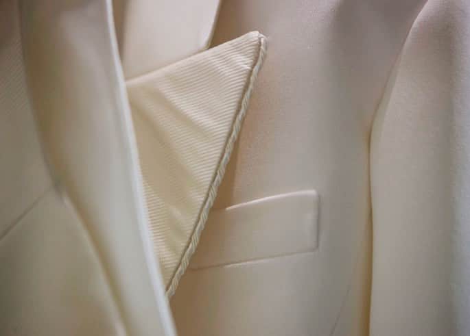 アレクシマビーユのインスタグラム：「Haute couture is about details @alexismabille #hautecouture #alexismabillehautecouture #piping #cord #details #craftmanship #white #silk #crepe #faille #tux #collar #tailor #look1 #proof #workinprogress #atelierwork #mood #j-8 #comptearebours picture @franckmura」