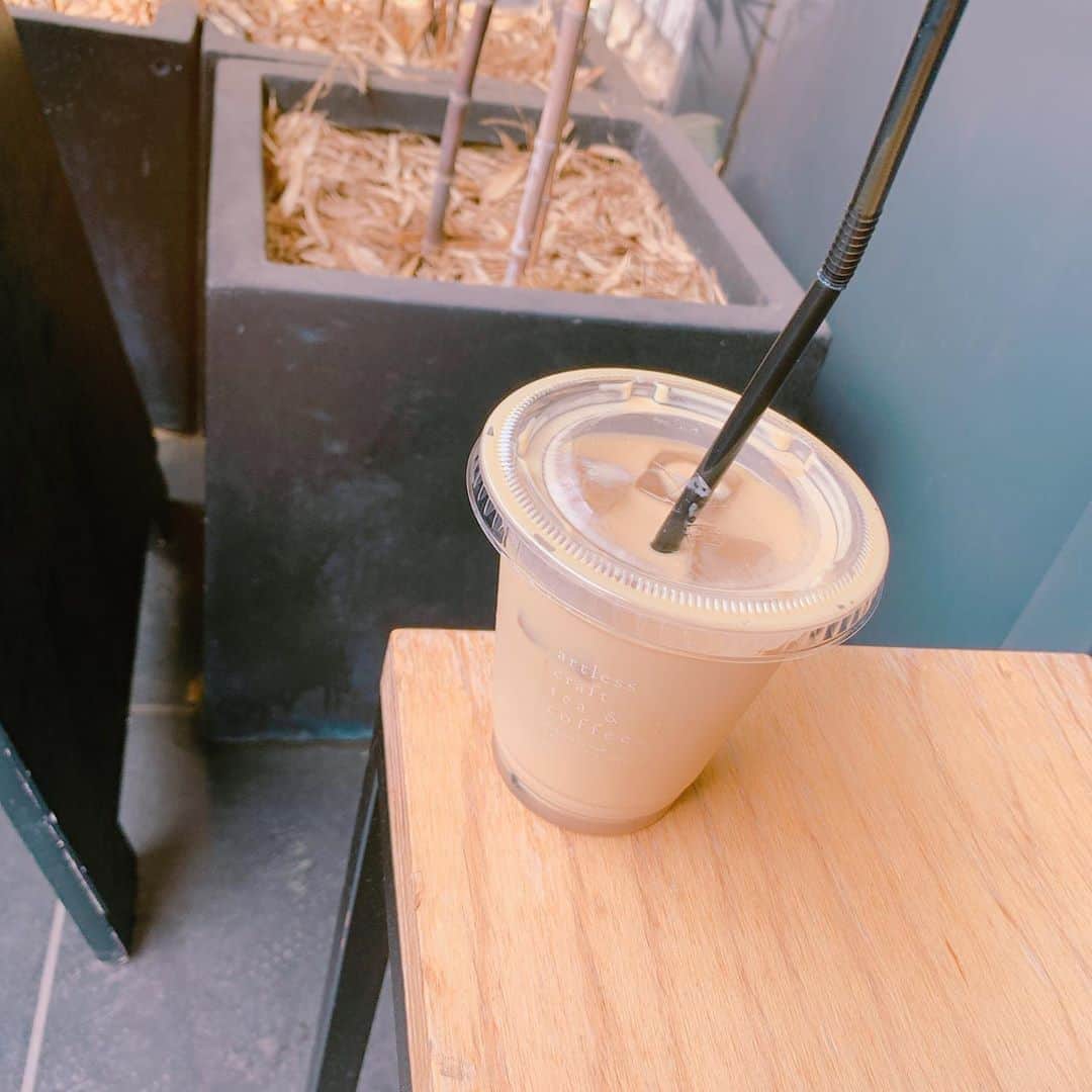 東惣介さんのインスタグラム写真 - (東惣介Instagram)「中目黒にあるオシャレなコーヒースタンドへ☕️ 駅の高架下にひっそりと佇むお洒落な隠れ家的なお店。 バリスタの方が淹れるコーヒーは最高です。 コーヒーではないのを飲みました、牛乳とコーヒー少しのやつです。 場所も静かなところでいいところだし店内も落ち着ける無機質な空間で僕はとても好きです  ． ． ． ． ． ． ． ． ． ． ． ． ． ．  #cafe #cafestagram  #カフェ巡り #cafe巡り　#都内カフェ　#中目黒カフェ　#artlesscraft #コーヒースタンド #無機質カフェ」6月30日 16時13分 - azuma.sousuke