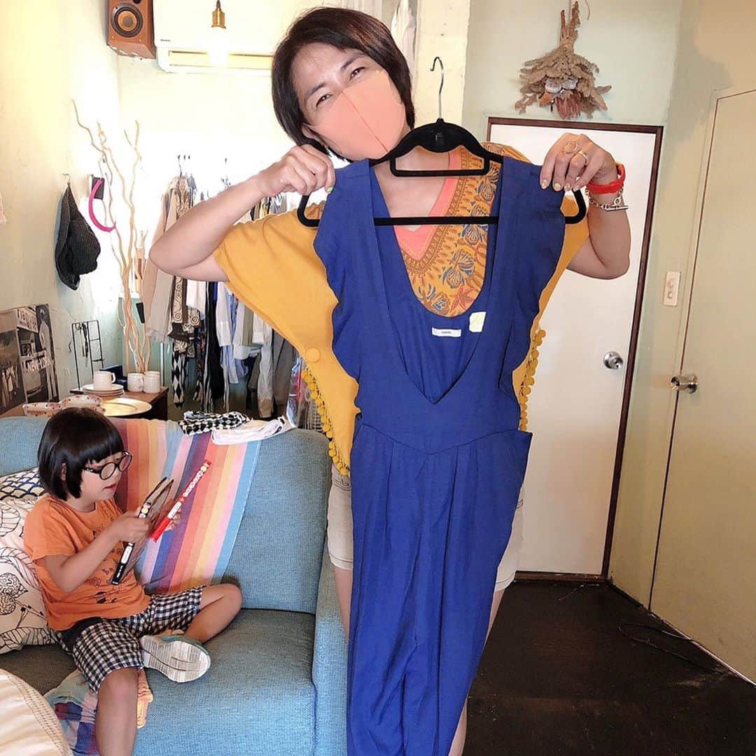 奥山佳恵さんのインスタグラム写真 - (奥山佳恵Instagram)「. よしこが着て よしえが着た  かわいい服が  @congeetable   店内の期間限定フリマで 売ってるよー！っていう  ブログを更新しました♪ . @okuyama_yoshie ←ここを経由して いつも書いてるブログにとべます  #奥山佳恵#奥山佳恵のてきとう絵日記  #SILVA #本名よしこ #お粥屋さん  #アイスキャンディもはじめました  #がんばりやさんはどこまでもがんばる .」6月30日 16時24分 - okuyama_yoshie