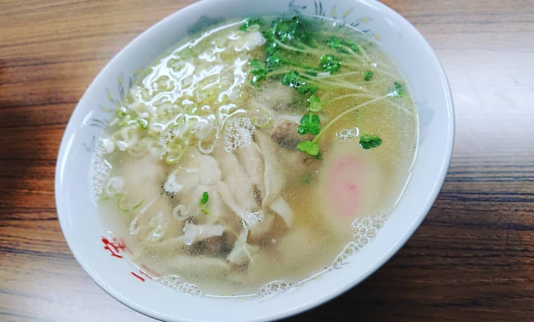 伊勢みずほさんのインスタグラム写真 - (伊勢みずほInstagram)「スタッフみんなでラーメンの出前ランチ🍜☺️  みーんなバラバラ(笑)  私は鶏の塩ラーメンでした🍜  #ごきげんアワー  #生放送 #ランチ #ラーメン #麺活 #らーめん部 #らーめん女子 #ラーメン好きと繋がりたい #ラーメン食べ歩き #食べ歩き #新潟ラーメン #鶏塩ラーメン #味噌ラーメン #麻婆麺 #ラーメンすたぐらむ #麺スタグラム #近藤丈靖  #伊勢みずほ #アナウンサー #パーソナリティー #ごちそうさまでした✨」6月30日 16時17分 - isemizuhoo