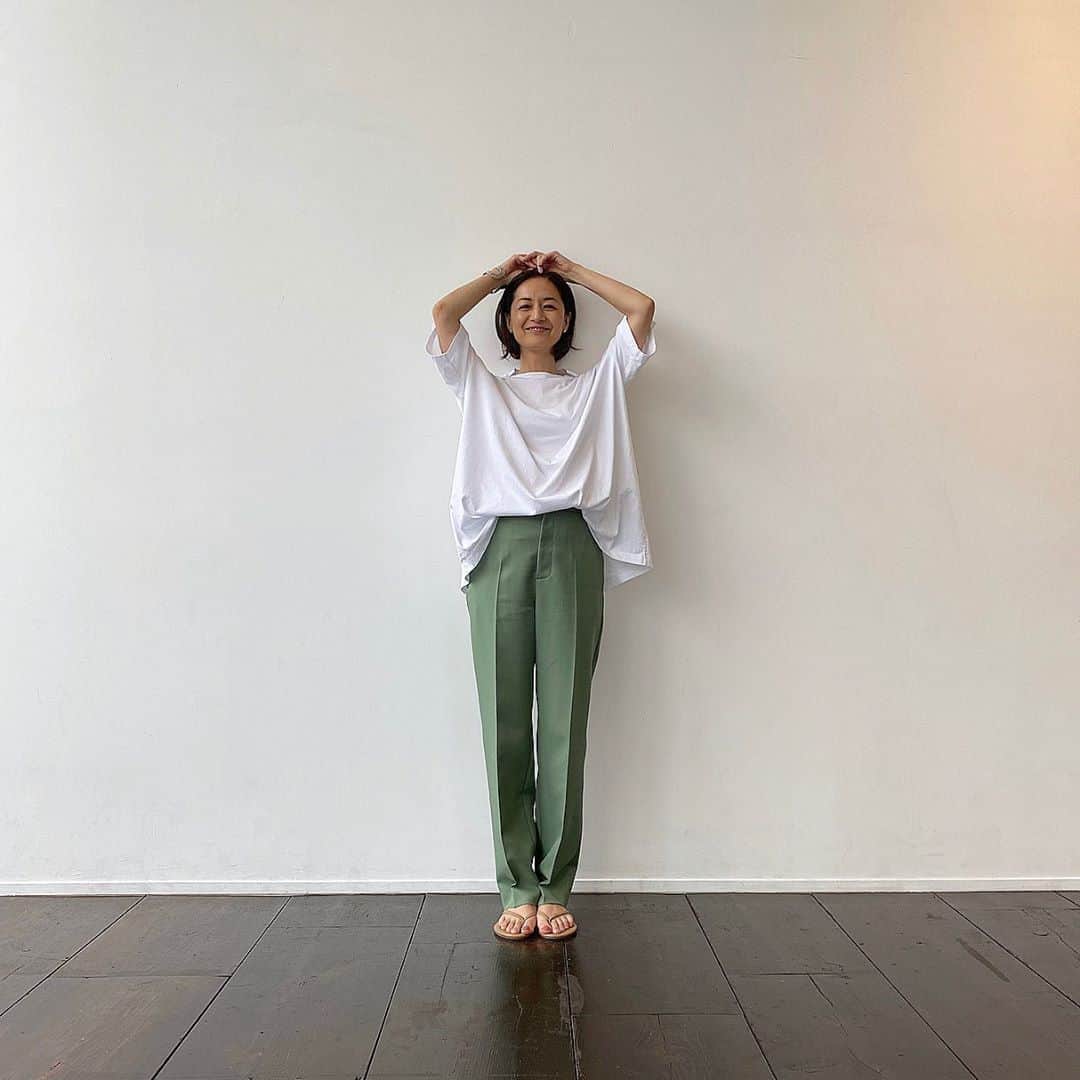 富岡佳子さんのインスタグラム写真 - (富岡佳子Instagram)「ヘアをワックスでオールバックに。 全開の額…たまにはいいかもです☺︎」6月30日 16時26分 - yoshikotomioka