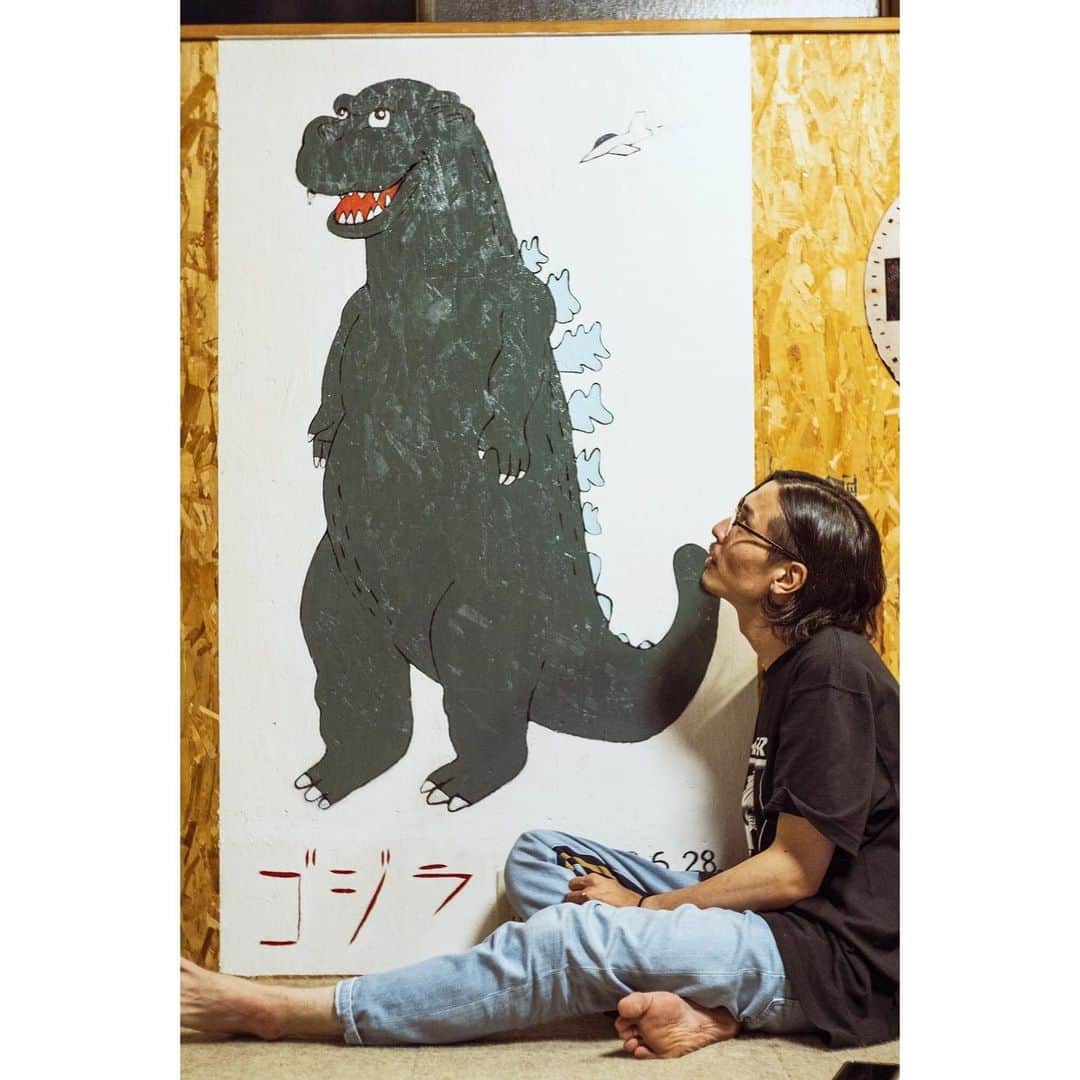 青木カズローさんのインスタグラム写真 - (青木カズローInstagram)「@ito_the_camp が僕の自室にゴジラを描いてくれました。ありがとう。」6月30日 16時51分 - cazrowaoki