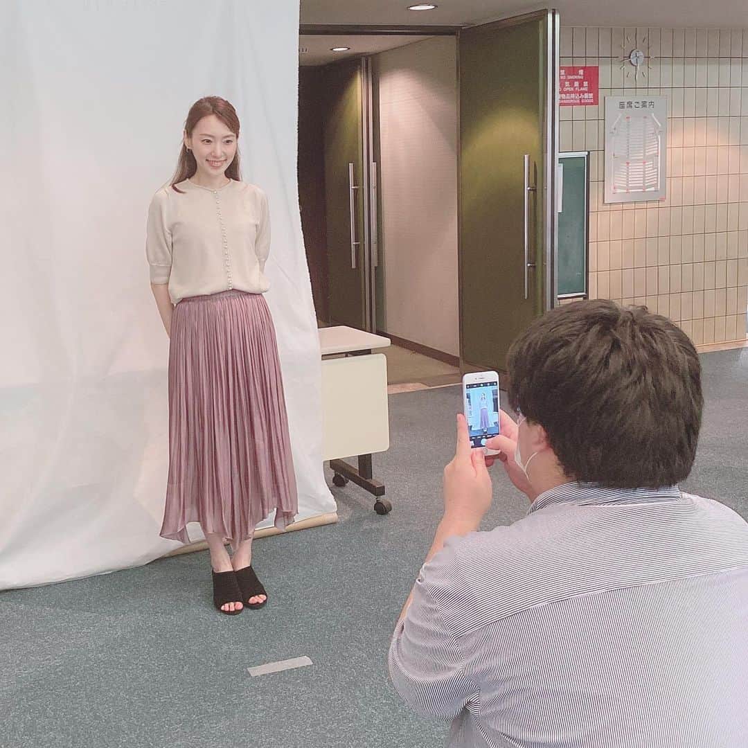 白木あゆみのインスタグラム：「. 久しぶりにマネージャーさんや事務所の皆さんに会えたので、空き時間に近況写真を撮影してもらいました。 連絡はまめに取っていたけれど、直接会えるのって幸せなことだなぁと実感🩰🤍 . 今日で6月も終わりなんて...！ 最近は徐々に仕事も再開していて とはいえそれ以外は基本的にお家にいる日々ですが、何だか前より心穏やかに過ごせています。 . . インスタなぜだか長文になりがち😂」