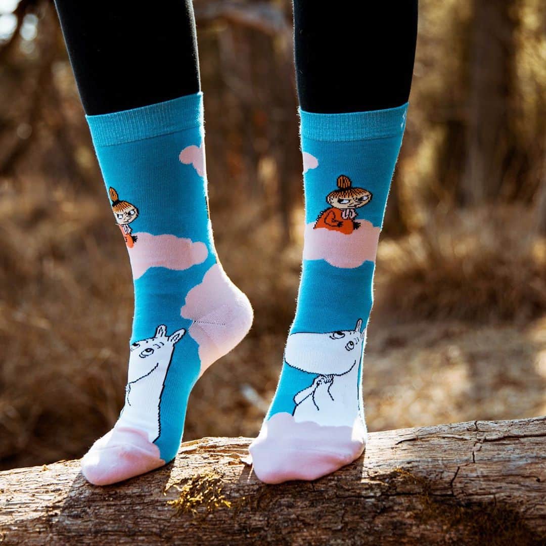 ムーミンさんのインスタグラム写真 - (ムーミンInstagram)「A Moominous spring in your step with these delightful Moomin socks!😍 Shop 👉 moom.in/nvrlnd  #moomin #moominofficial #nvrlndco」6月30日 16時48分 - moominofficial