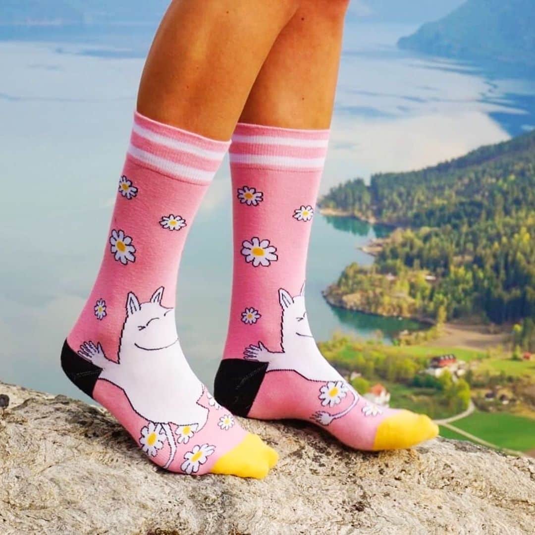 ムーミンさんのインスタグラム写真 - (ムーミンInstagram)「A Moominous spring in your step with these delightful Moomin socks!😍 Shop 👉 moom.in/nvrlnd  #moomin #moominofficial #nvrlndco」6月30日 16時48分 - moominofficial