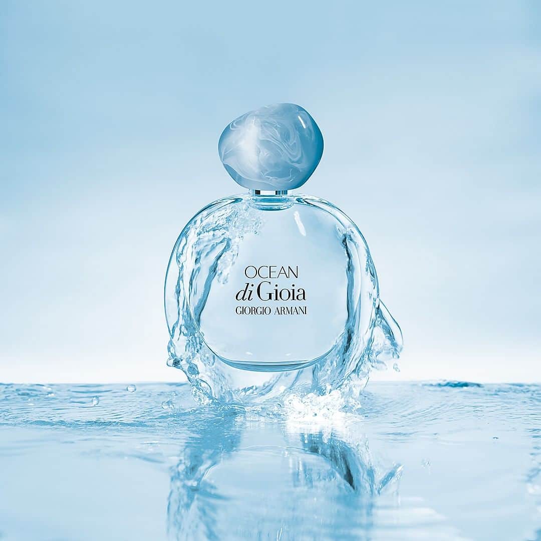 Armani Beautyさんのインスタグラム写真 - (Armani BeautyInstagram)「As fresh and sparkling as the sea. New Ocean di Gioia combines floral notes with salty aquatic sensations to create a lively and powerful fragrance.   Now available at @sephora.   #ArmaniBeauty #OceanDiGioia #fragrance」6月30日 16時58分 - armanibeauty