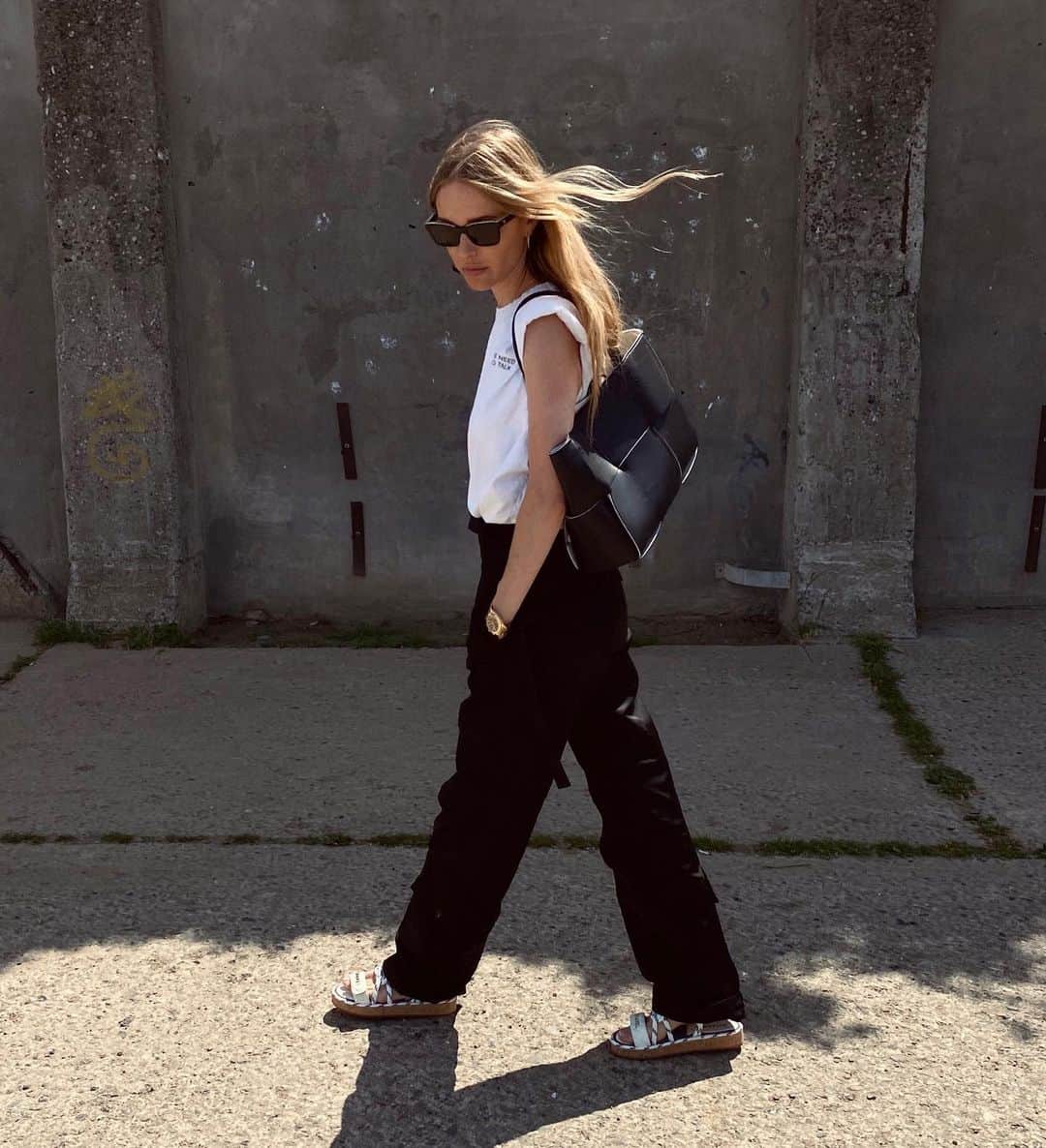 ペニーレ・タイスベックのインスタグラム：「Morning walk☀️」