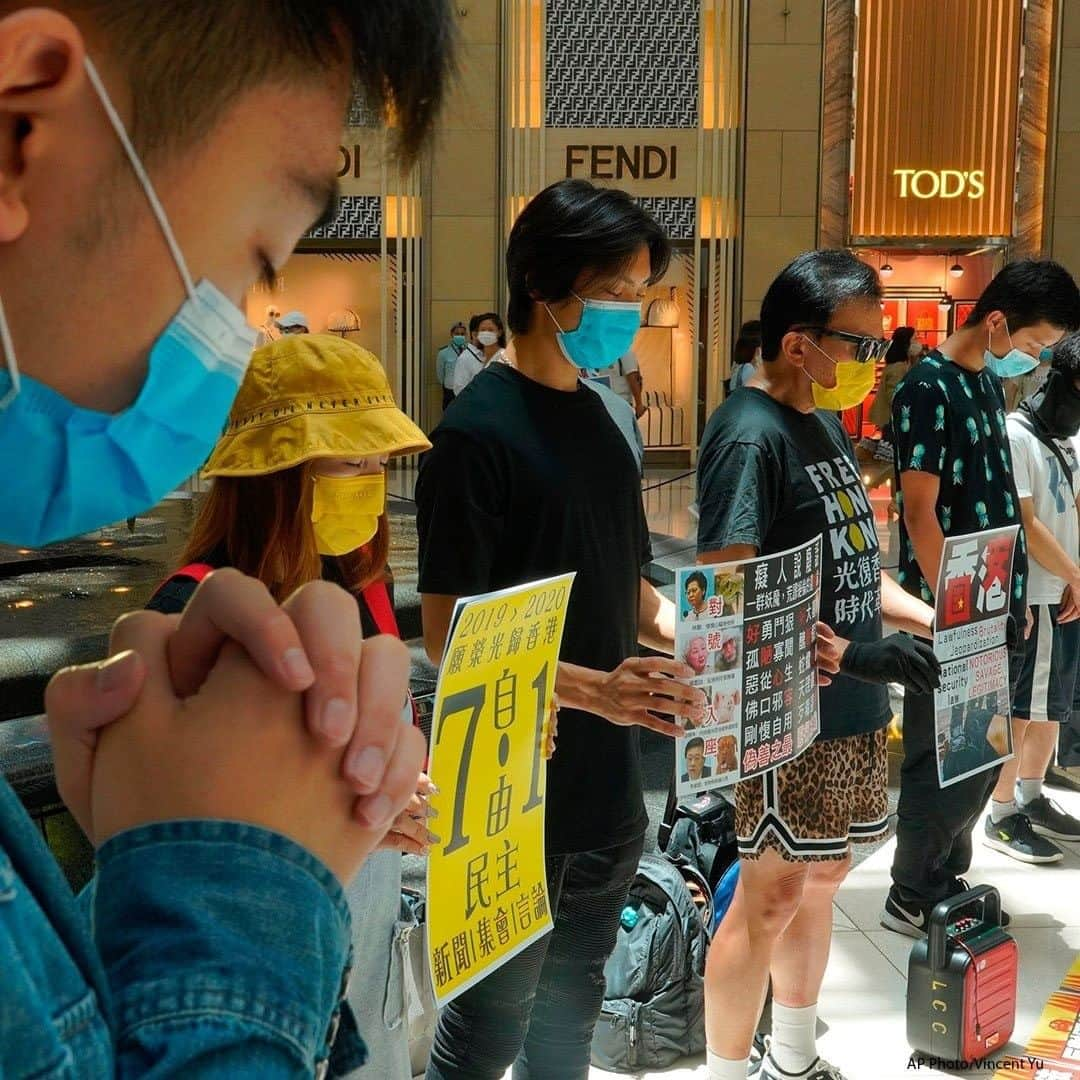 ABC Newsさんのインスタグラム写真 - (ABC NewsInstagram)「Pro-democracy protesters rally against Beijing's national security law in Hong Kong. China has approved a contentious law that would allow authorities to crack down on subversive and secessionist activity in Hong Kong. The move is sparking fears that it would be used to curb opposition voices in the semi-autonomous territory. #hongkong #hongkongprotest #china #hongkongsecuritylaw」6月30日 17時14分 - abcnews