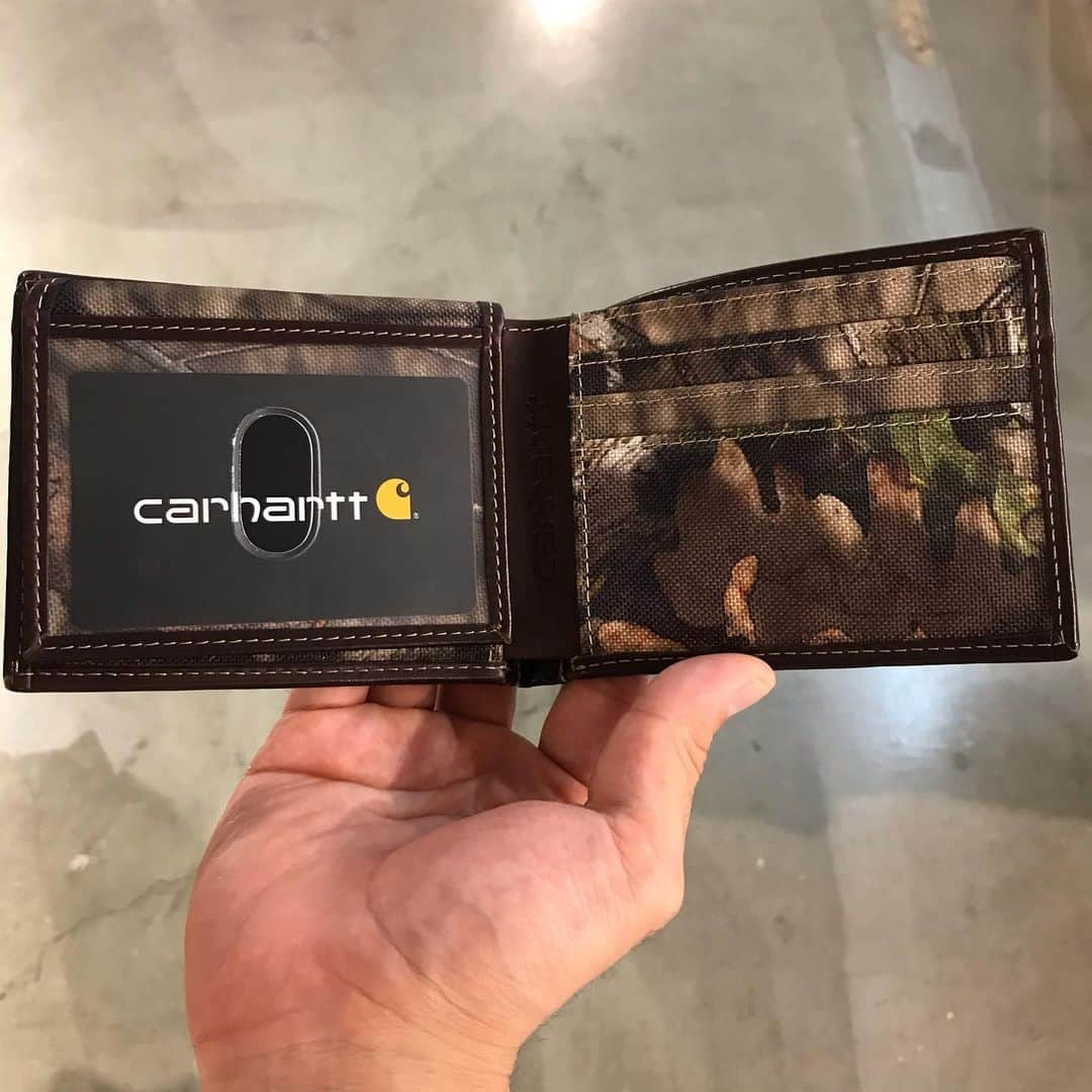 GROW AROUNDさんのインスタグラム写真 - (GROW AROUNDInstagram)「CarharttよりCANVAS PASSCASE WALLETが入荷致しました。🍂. 🎡Diver City🗽 11:00-20:00 #growaround  #growaroundnewarrivals  #growarounddivercity  #carhartt」6月30日 17時21分 - growaround