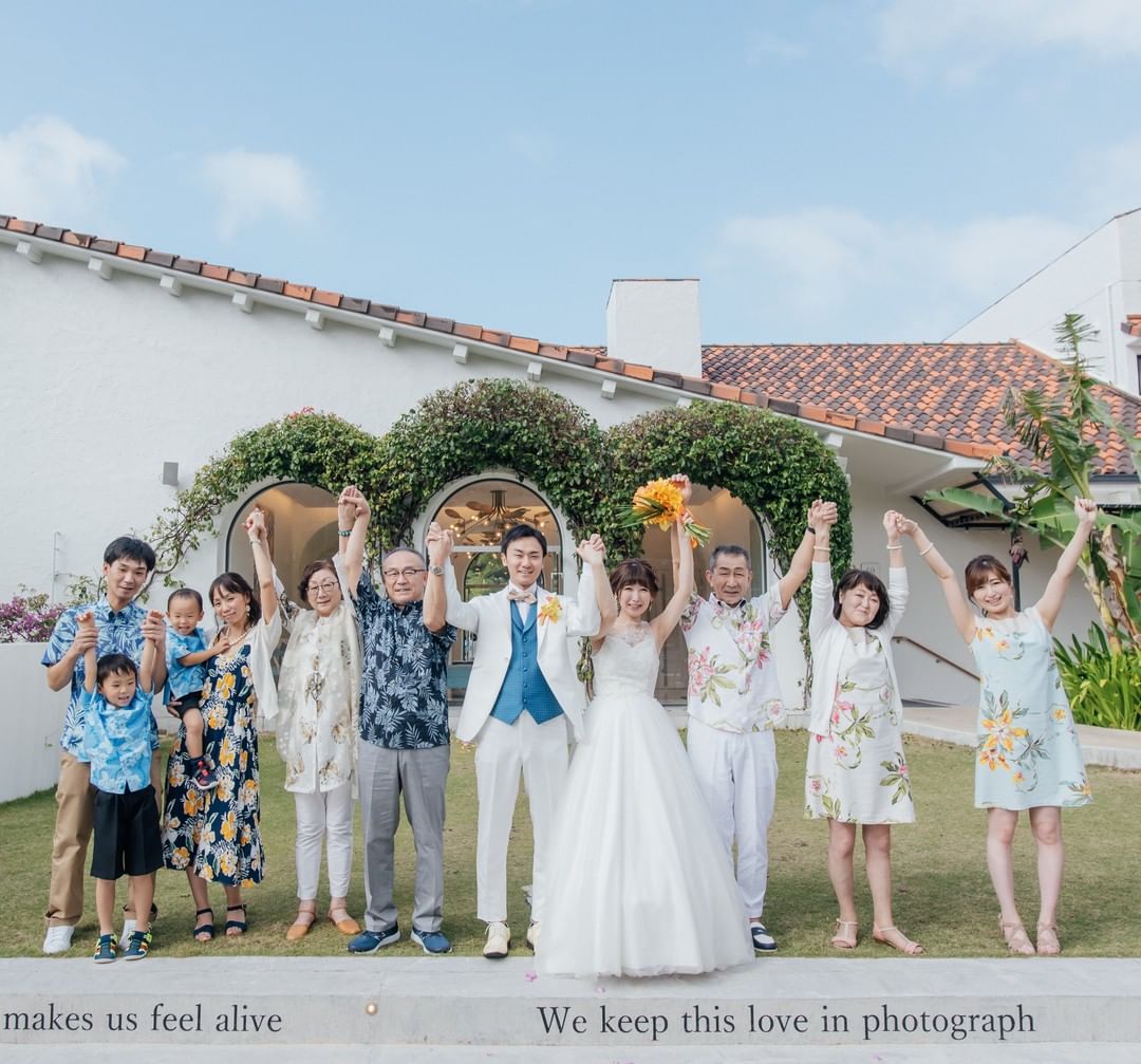 ラヴィ•ファクトリーさんのインスタグラム写真 - (ラヴィ•ファクトリーInstagram)「@laviefactory * 穏やかな沖縄の空気に包まれて 最高にアットホームな結婚式を＊  日常から離れた非日常空間で、 何の縛りもなく、自由でおふたりらしい 結婚式をカタチに残しませんか？ —————— ラヴィファクトリー沖縄: @okinawa_laviephotography AREA:JAPAN,OKINAWA,恩納村 沖縄チャペル —————— @laviefactoryをフォローして #laviefactory #ラヴィファクトリー のハッシュタグをつけて お写真を投稿してみてくださいね✳︎ . こちらの公式IG（@laviefactory） で取り上げさせていただきます✨ #wedding#weddingphotography #ラヴィファクトリー #laviefactory #photo#生きる写真#ハートのある写真 #instawedding#結婚写真#ウェディング #ウェディングフォト #撮影指示書#ロケーションフォト #前撮り#プレ花嫁 #結婚準備#写真好きな人と繋がりたい #フォトウェディング#卒花 #前撮り#後撮り #ウェディングニュース #プラコレ #沖縄ウェディング #沖縄 #リゾートウェディング #家族婚 #チャペル婚」6月30日 17時21分 - laviefactory