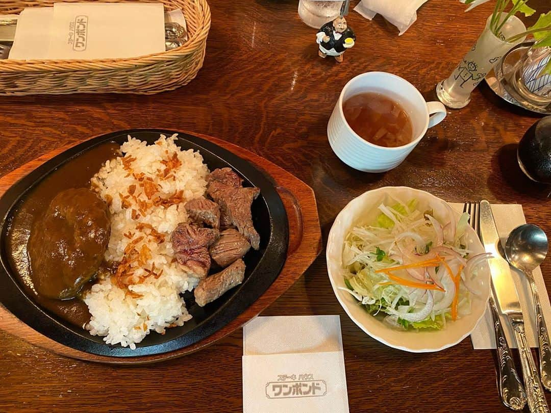 飛騨高山 旅館あすなろさんのインスタグラム写真 - (飛騨高山 旅館あすなろInstagram)「. ワンポンドさんのランチへ行ってきました。 ハンバーグカレーとサイコロステーキのセット（写真のメニュー）で1300円税別です☺️食べやすく美味しかったです✨❗️  #日本　#岐阜県　#高山　#旅館　#旅館あすなろ #飛騨高山 #温泉　#ワンポンド #ランチ #飛騨高山観光　#高山観光　#温泉旅館　#女子旅　#古い街並み　#instagramjapan  #japan #gifu #takayama #hidatakayama #onsen #asunaro #ryokan #ryokanasunaro #kaiseki #travel #travelgram #instatravel #japantrip #japantravel」6月30日 17時35分 - ryokanasunaro