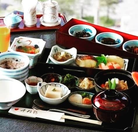 ホテルニューオータニ博多さんのインスタグラム写真 - (ホテルニューオータニ博多Instagram)「. . 【朝食再開のお知らせ】. . これまで宿泊のお客様に限りルームサービスにて提供しておりましたが、7月2日より、グリーンハウス（1階）にて、朝食の営業再開をいたします。. . 解放感溢れる店内で清々しい朝の時間をお過ごしください。. . 写真はイメージになります。 現在、千羽鶴の和朝食は休止しております。  . . 料金　¥2,900  #朝食 #ブレックファースト #和朝食 #ホテル朝食 #福岡グルメ #福岡ホテル #グリーンハウス #ホテルニューオータニ博多 #オムレツ #朝ごはん」6月30日 17時37分 - newotani_hakata_official