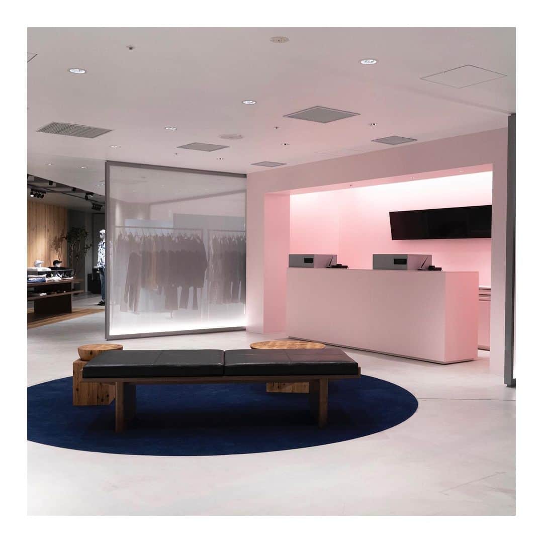 のインスタグラム：「.﻿ LOVELESS NEWoMan YOKOHAMA store view.  6/24(水)にオープンしたLOVELESS  NEWoMan YOKOHAMAの店内をご紹介。  @loveless_yokohama  @newoman.yokohama  #loveless #lovelessyokohama #newoman #newomanyokohama ﻿ #newopen #fashion #selectshop #trend﻿」