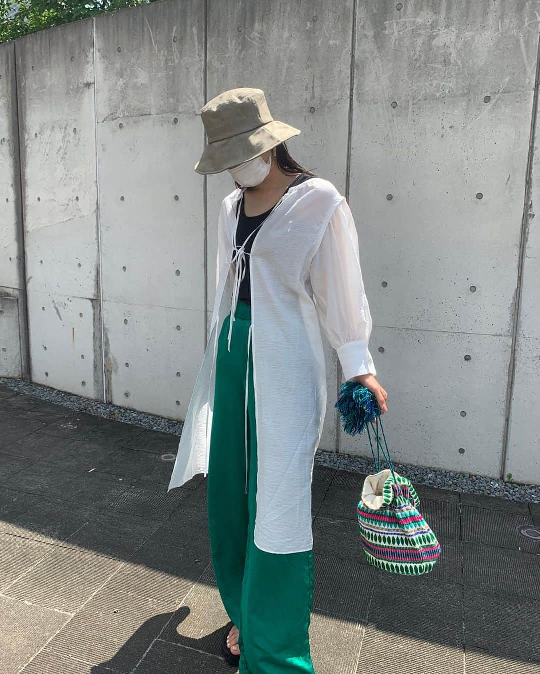 渡邉真梨奈さんのインスタグラム写真 - (渡邉真梨奈Instagram)「. ｂｅｎａ_ ｓｔｙｌｅ 💚♻️🍏🥝🌴🦖🩲 白シャツお気に入り 再生繊維を80%くらい使用していて 環境に優しい素材の洋服に出会った #bena_style #kastane #bena92_fashion」6月30日 17時52分 - b_e_n_a_92