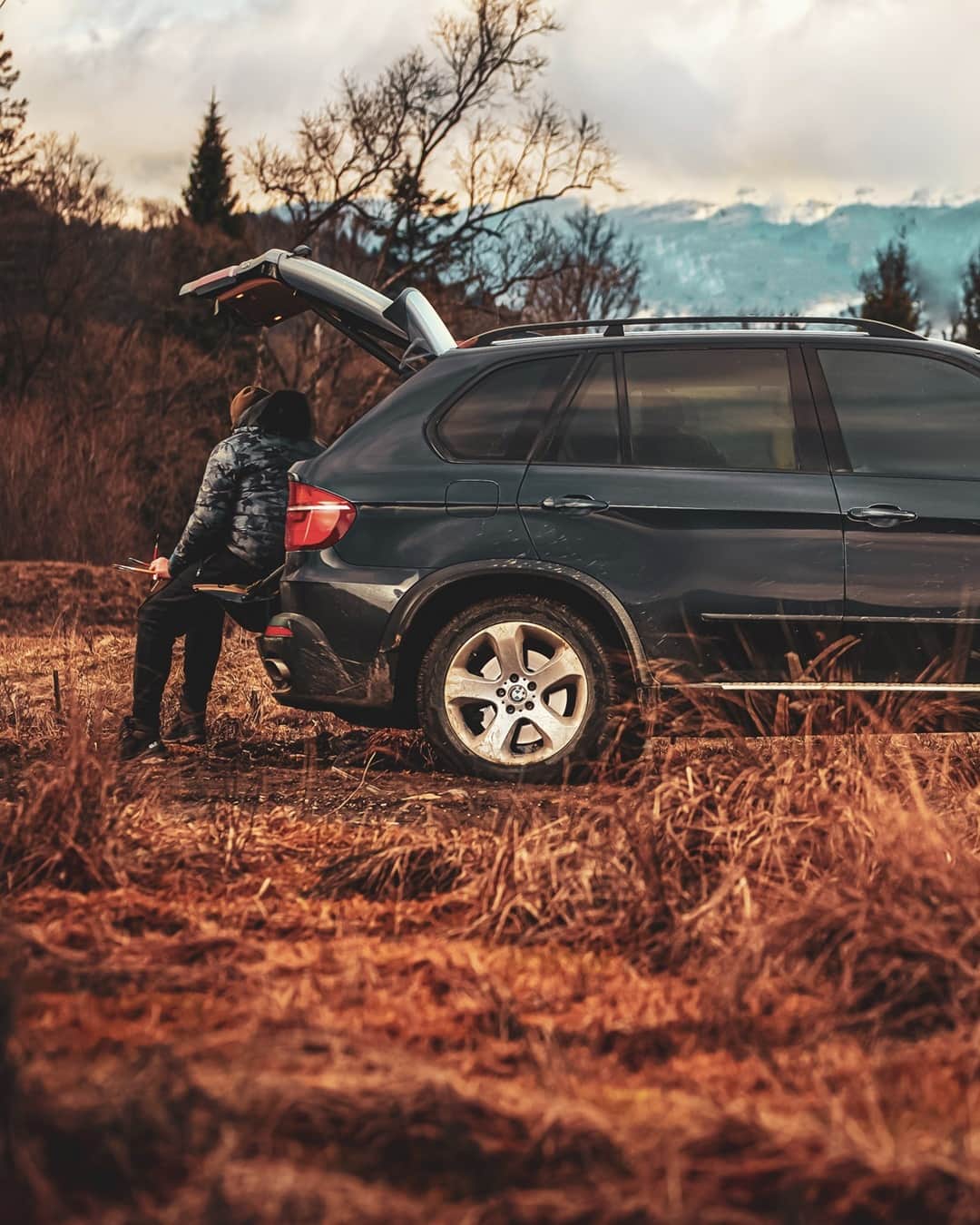 BMWのインスタグラム：「Art is everywhere. The second generation of the BMW X5. #BMW #X5 #BMWrepost @g.a.t.i.l.o.v.a.r.t  @philippdziuba」