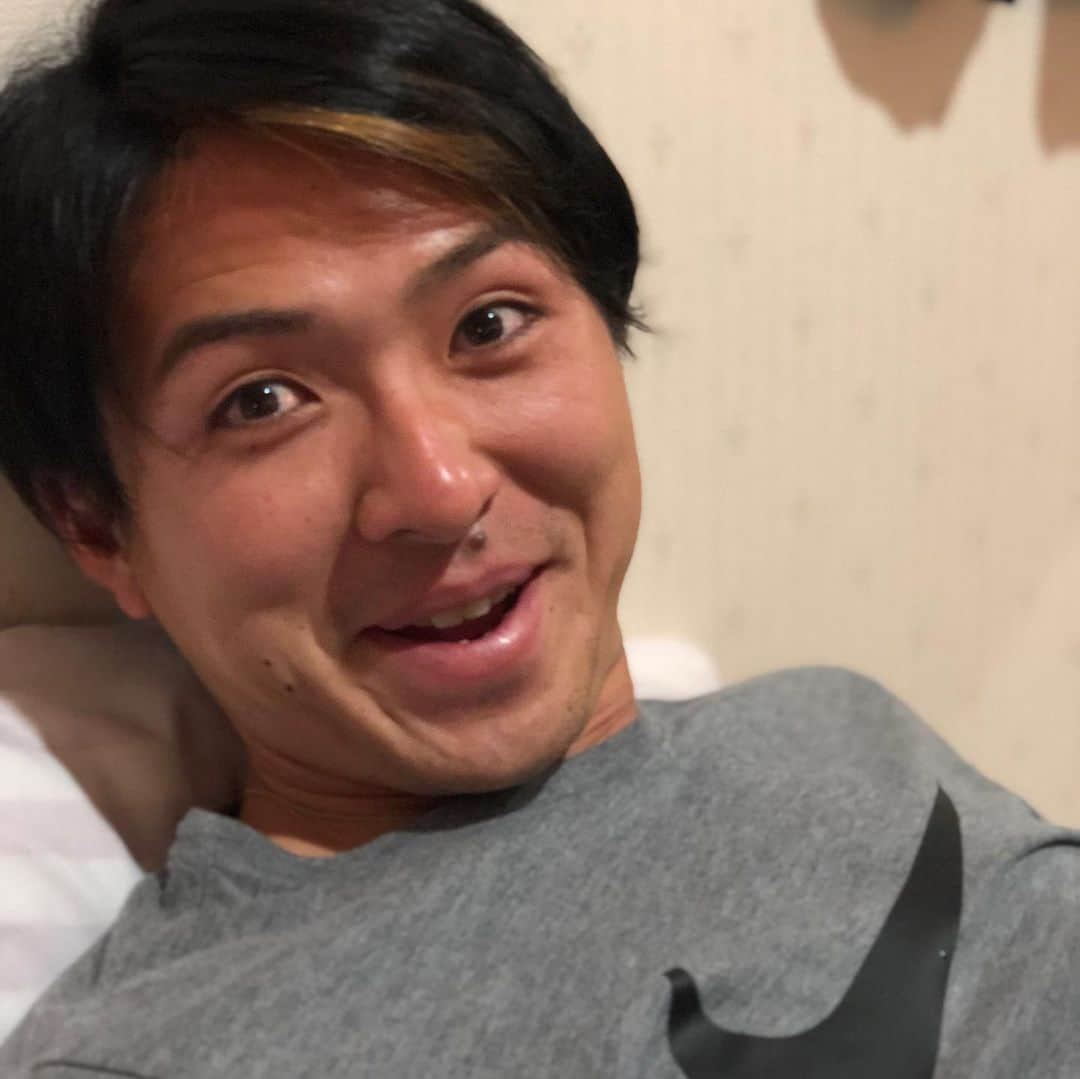 高梨裕稔さんのインスタグラム写真 - (高梨裕稔Instagram)「復帰おめでとう！ 復帰初球のボールはほんとにすごかった！ お互い頑張りましょう😊  #上沢直之 #復帰戦 #ほんとにおめでとう #初球のボールすごすぎ！ #変顔の写真ばっか #4枚目イケメン #お互い頑張ろう」6月30日 23時18分 - nashiiii.14