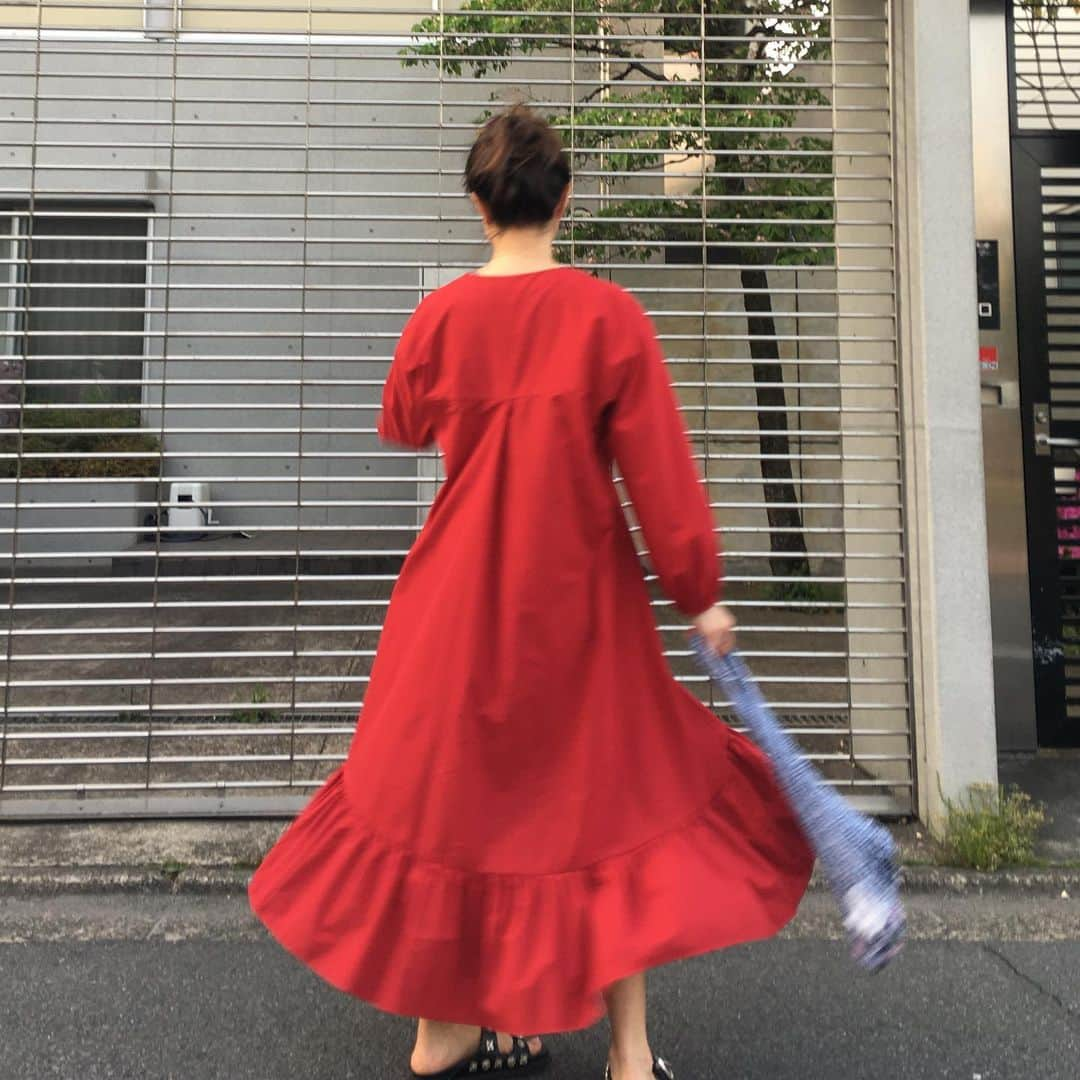 増山敬子さんのインスタグラム写真 - (増山敬子Instagram)「#ワンピース コーデ要らずのワンピースは 本当にヘビロテができて 涼しくで大好き❤ #fvecフリマ モデルには @hiroko_ohtsuka さんが着用してくれたんだけど奇跡の50代✨✨✨ * #mamacoordinate #ワンピース#SOFIEDHOORE#ソフィードール #バック　#zara#ザラ #サンダル　#togapulla #トーガプルラ」6月30日 23時22分 - keikomasuyama