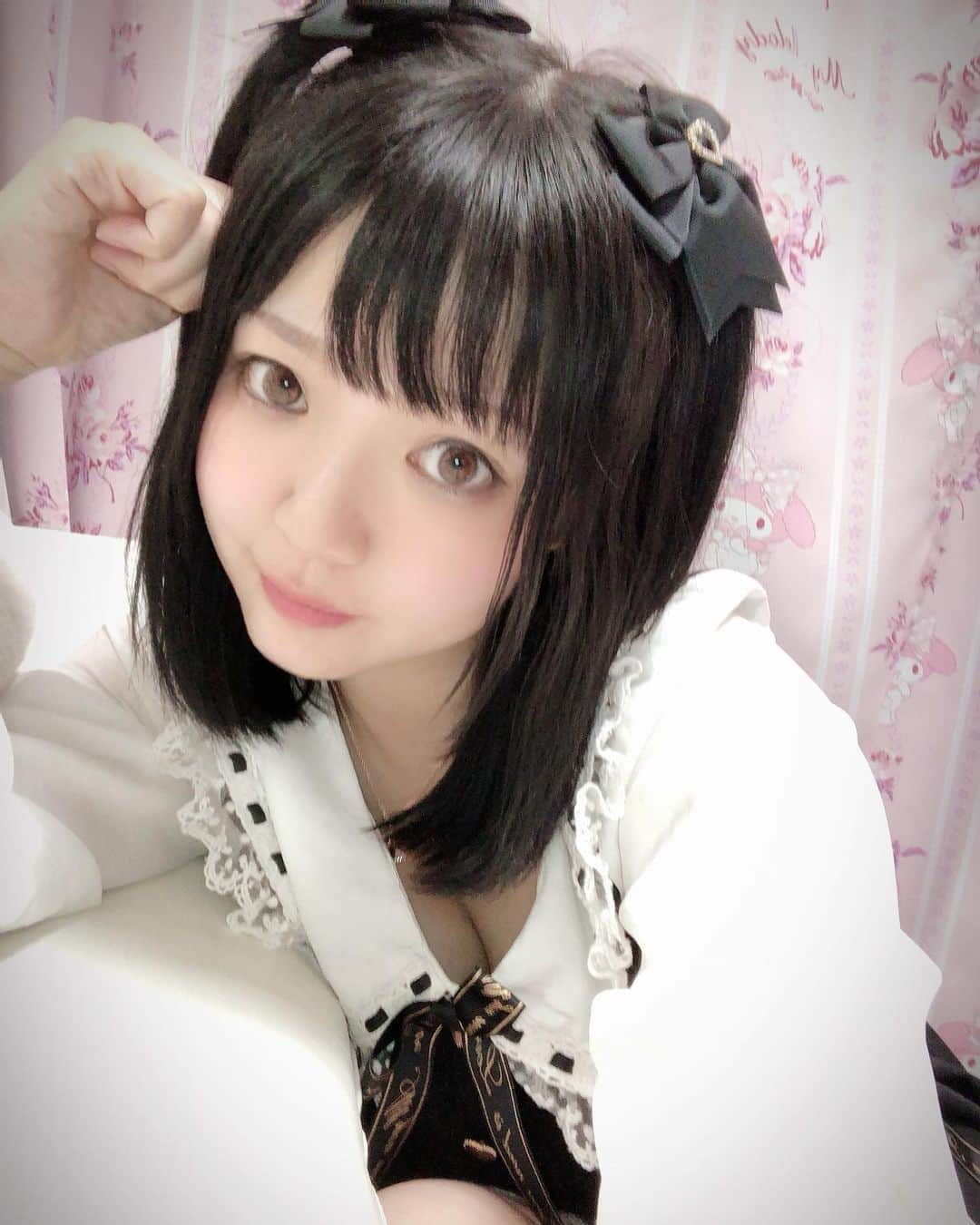 音羽莉夢のインスタグラム：「BLACK🖤🎀  #童顔ロリ巨乳 #合法ロリ #ロリコンホイホイ #撮影会モデル #音羽莉夢 #アミックエンターテインメント  #グラドル自画撮り部 #グラドル #lizlisa #ツインテール」