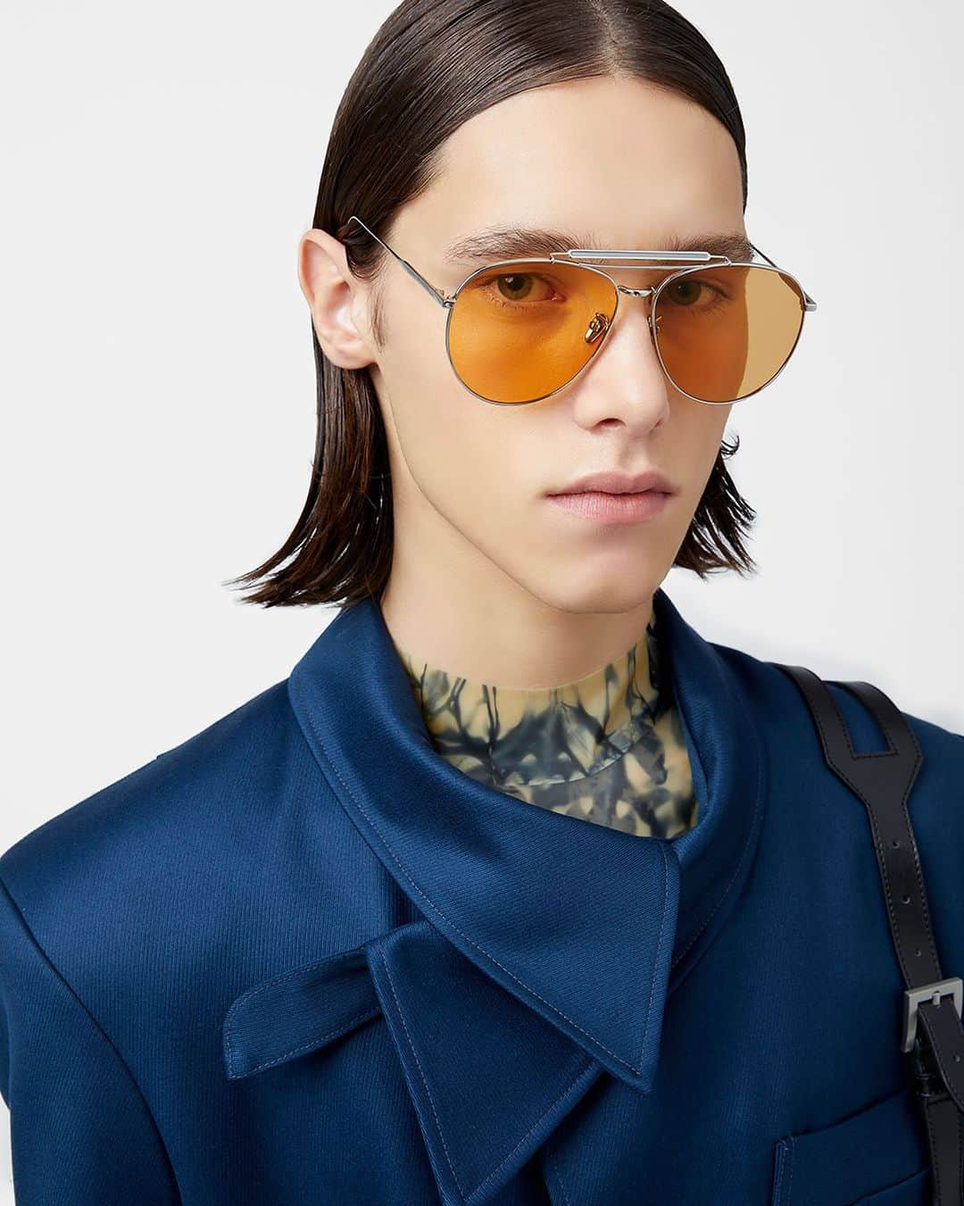 GENTLE MONSTERさんのインスタグラム写真 - (GENTLE MONSTERInstagram)「MIOMIO 02(OR) is a metal aviator frame with orange lenses. Browse more of our 2020 Eyewear collection products on gentlemosnter.com and at our flagship stores.   메탈 에비에이터 프레임에 오렌지 컬러의 렌즈가 특징인 ‘미오미오 02(OR)’ 2020 아이웨어 컬렉션에 소개 된 다양한 제품을 젠틀몬스터 웹사이트와 플래그십 스토어에서 만나보세요.  #GentleMonster2020 #GentleMonsterMIOMIO #MIOMIO #GentleMonster」6月30日 17時53分 - gentlemonster