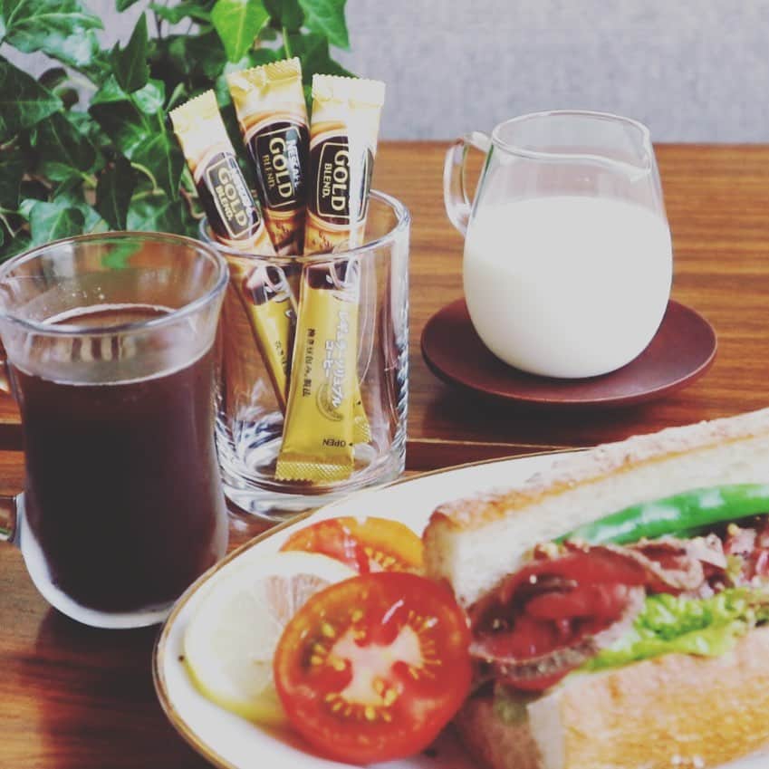 Locariのインスタグラム：「※応募は締め切りました。  【「ネスカフェ ふわカフェみっくす」誕生プレゼントキャンペーン実施中🎁✨】  おうちで気軽に美味しいカフェメニューが楽しめると人気の『ネスカフェ』が、コミュニケーションアプリ「LINE」を使ったオリジナル無料ゲームコンテンツ「ネスカフェ ふわカフェみっくす」をリリース📲 これを記念して、ゲーム対象商品10点を豪華1セットにして、5名様へプレゼントします😘☕️ ・ ❤️🎁豪華プレゼント内容🎁❤️ ✔️ネスカフェ ゴールドブレンド コク深め ポーション　甘さひかえめ 8個入り ✔️ネスカフェ ゴールドブレンド コク深め ポーション　無糖 8個入り ✔️ネスレ 贅沢抹茶 ポーション 甘さひかえめ 7個入り ✔️ネスティー ポーション アールグレイ 甘さひかえめ 7個入り ✔️ネスレ ケール＆フルーツ 5本入り ✔️ネスレ ブライト GABA ミルクタイプ 5本入り ✔️ネスレ 香るまろやか ほうじ茶ラテ 20本入り ✔️ネスレ 香るまろやか 抹茶茶ラテ 20本入り ✔️ネスカフェ ゴールドブレンド スティック ブラック 9P ✔️ネスカフェ エクセラ ふわラテ おいしいノンスイート 22本入り ・ ・ ①応募方法 LOCARI公式Instagram（@locari_jp）をフォローしていただき、対象ポストのコメント欄に「ふわカフェみっくす」と記入すれば応募完了です。 ※お1人様あたり、1投稿につき1エントリーに限らせていただきます。 ・ ②応募期間 2020年6月30日（火）～ 2020年7月6日（月）23：59 （それ以降のお申し込みは受け付けません） ・ ③応募条件 Instagramアカウントをお持ちの方で、日本在住の20歳以上の方。 ・ ④当選発表について 厳正なる抽選により当選者を決定いたします。 当選者には、LOCARIの公式Instagramアカウントより、DM（ダイレクトメッセージ）にてご連絡差し上げます。その際、賞品発送のため氏名・住所等をお伺いいたします。DMを当選発表とかえさせていただきます。 ・本キャンペーンはどなたでも応募できます。 ・抽選方法及び結果に関するお問い合わせはお受け出来ませんのでご了承ください。 ・応募者がLOCARI利用規約に違反する行為を行った場合、その他当社が不適切であると判断した場合は、応募または当選が無効となることがあります。 ・都合により賞品の発送が多少遅れる場合もございます。あらかじめご了承ください。 ・賞品のお届け先は、日本国内に限らせていただきます。 ・当選者の住所、転居先不明・長期不在などにより賞品をお届けできない場合には、当選を無効とさせていただきます。 ・当選で獲得された権利は、他人に譲渡することはできません。 ・当選連絡後、指定の期日までに必要事項をご返信いただけなかった場合、当選が無効になります。 ・Instagramなど当社サービス以外の外部のウェブサイトの内容やサービスは、当社（Wondershake）の管轄下にないことから、当社は免責されます。外部サイトまたはサービスにおいて個人情報を登録される場合は、当該サイトまたはサービスのプライバシーポリシーをご確認ください。 ・本企画はLOCARIが主催し、Instagramとは一切関係がありません。 ・ ・ #ネスカフェ #ふわカフェみっくす #ほっこりキャラ育成 #ふわくん #おうちカフェ #LOCARI #ロカリ」