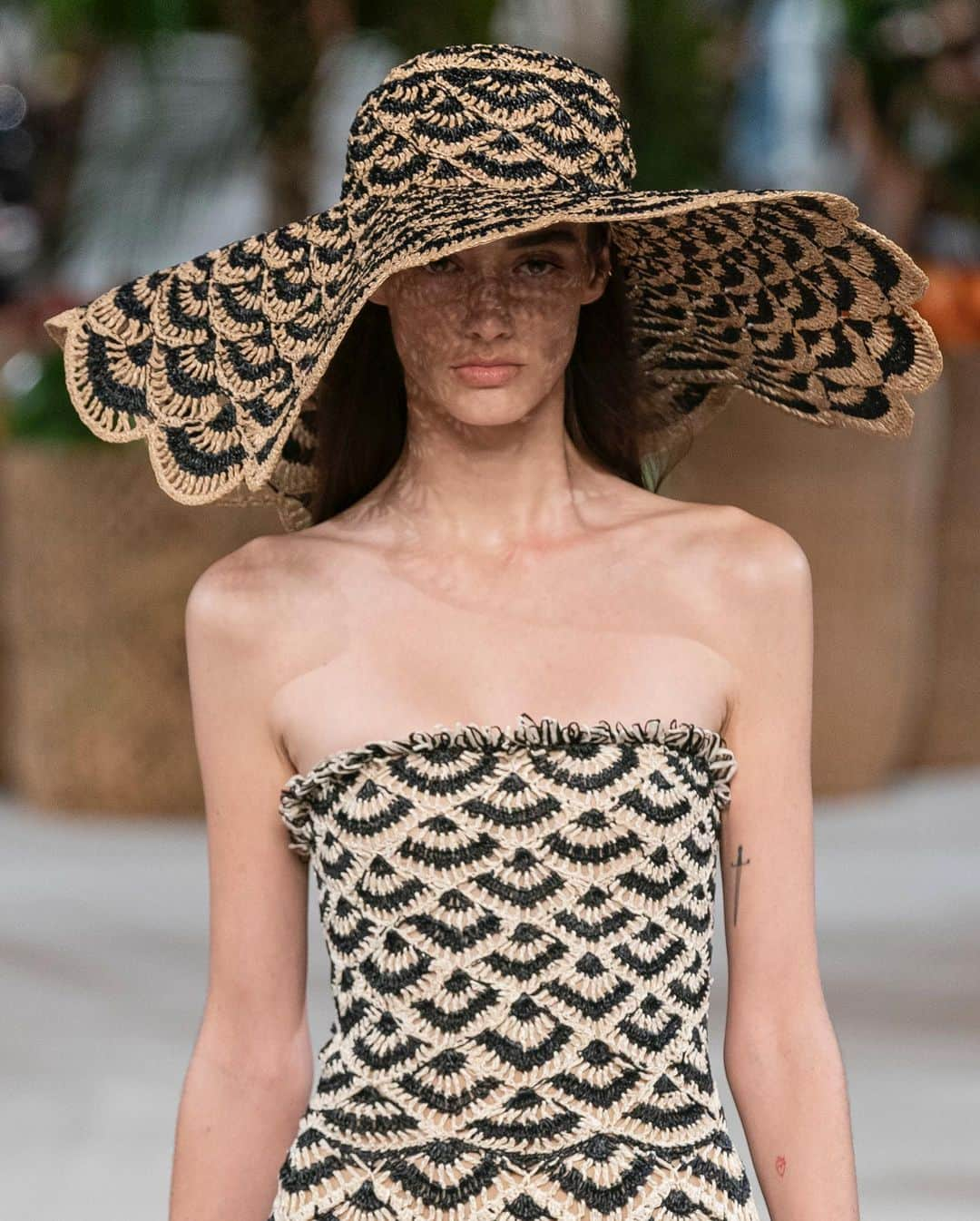 Vogue Italiaさんのインスタグラム写真 - (Vogue ItaliaInstagram)「From @Dior and @Celine to @Jacquemus and @MarcJacobs, all you need this summer is a straw hat to define and complete your look. Discover the most interesting ones at the link in bio, all selected by @OlivaSelene.」6月30日 18時13分 - vogueitalia