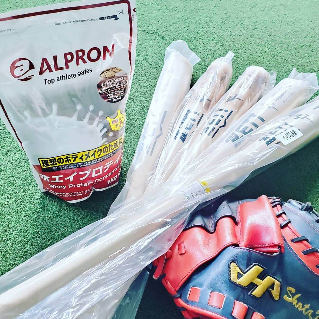 小関翔太さんのインスタグラム写真 - (小関翔太Instagram)「お疲れさまです😄  @alpron_official #alpron#アルプロン#アルプロン公式アンバサダー . IZMO -イズモ- @izmo.energy #IZMO#イズモ . また、IZMO商品は全国のゼビオで販売を展開してます😄  また飲み物だけではなく、ケーキ、 お菓子作りなのに使えますので是非😍  #アルプロン #zett #ハタケヤマキャッチャーミット  #インスタグッド   夏に向けてアルプロンで鍛えましょう😄  おつでーす😆」6月30日 18時27分 - sho_ta.koseki