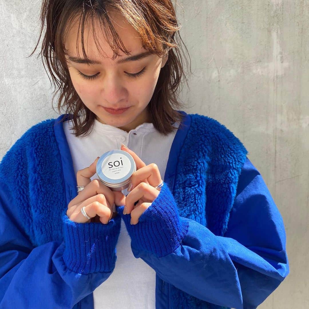 ELICA COLLECTIONのインスタグラム：「Soibalm🤗万能Wax👻ハンドクリームにもなるよ  #ボブパーマ  #抜け感 #透明感 #ヘアケア #ヘアバーム  #ショート #シアバター #濡れ感 #soi #elica #ミツロウ #ナチュラルバーム #カジュアル #soioil #soibalm #アットコスメ #ヘアオイル  #ヘアワックス  #hairoil  Amazon  アットコスメストアにて販売中！」
