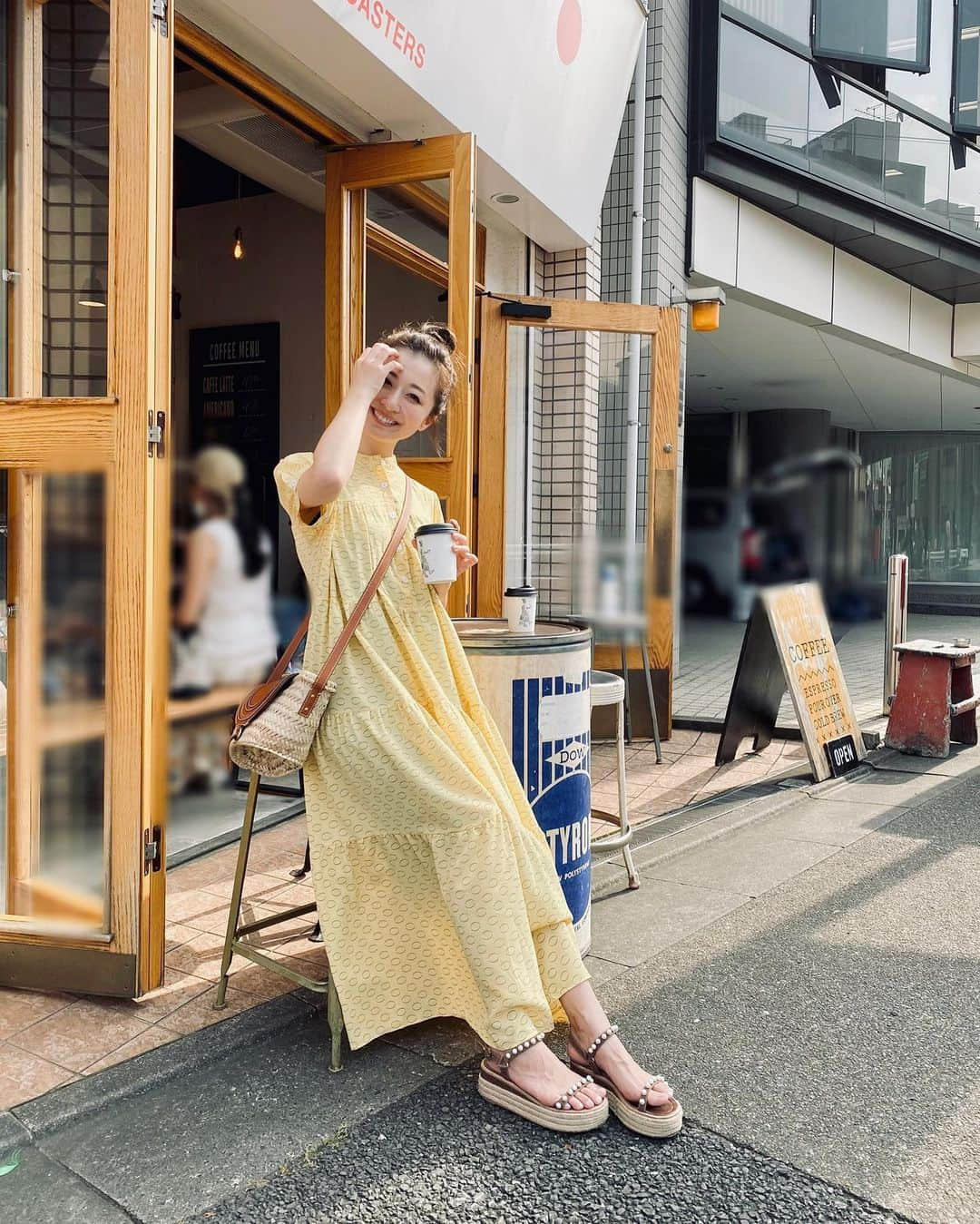 水野佐彩さんのインスタグラム写真 - (水野佐彩Instagram)「・ 💛💛💛💛💛 #coordinate one-piece#unik @unik_2018  shoes#tsurubymarikooikawa @tsurubymarikooikawa  bag#chloe @chloe  #sサイズコーデ #153cmコーデ #おちびコーデ #ママコーデ #新米ママ #ママライフ #令和2年ベビー #2020年ベビー #女の子ママ」6月30日 18時38分 - saaya_mizuno