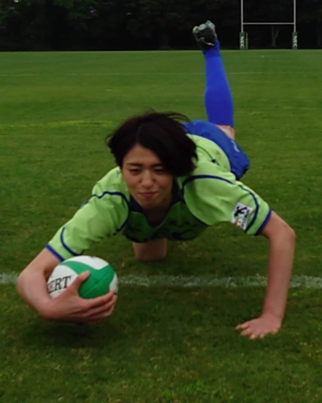 のインスタグラム：「🏉Let's TRY🏉 ＊ いきなりですが @nec_gr_official のホームページにて blog始めました❗️ ＊ 皆さんにグリーンロケッツの良さや選手、スタッフの頑張りを知っていただき、パワーを送れるよう頑張ります💪 よろしくお願いします‼︎ ＊ プロフィールのURLからとべるので見てねぇ💚❤️ ＊ #necグリーンロケッツ #necsports #try  #峯村日記 #沙紀の行く先々」