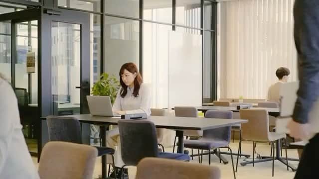 渥美友里恵のインスタグラム：「エースコンタクト様の広告に出演させて頂きました！﻿ ﻿ ﻿ 公式YouTubeチャンネルでもぜひご覧ください☺︎﻿ https://youtu.be/Ymsf_P8bWnM﻿ ﻿ ﻿#エースコンタクト #渥美友里恵」