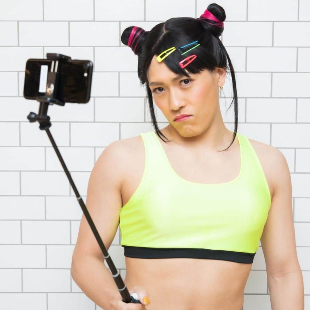GENERATIONS高校TVのインスタグラム：「裕太が変装したのは 大人気YouTuberフワちゃん💄 . 女装姿かわいすぎ🤣 足が綺麗なのは生まれつき☆ . そんなツカちゃんと一緒に タピオカ屋さんやりたい人🙋‍♀️ . 公式Twitter @gene_kou で検索🔍 ........................................................... #ABEMA #ジェネ高 #GENE高 #GENERATIONSfromEXILETRIBE #GENERATIONS  #GENE #ジェネレーションズ #ジェネ #ジェネ犬 #小森隼 #白濱亜嵐 #数原龍友 #中務裕太 #片寄涼太 #佐野玲於 #関口メンディー #隼 #亜嵐 #龍友 #裕太 #涼太 #玲於 #メンディー #フワちゃん」