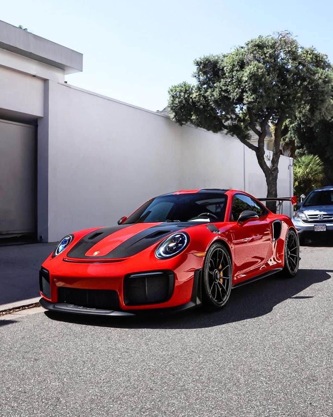 CarsWithoutLimitsさんのインスタグラム写真 - (CarsWithoutLimitsInstagram)「Guard Red #Porsche #GT2RS Photos @lacarspotter_  #carswithoutlimits」6月30日 19時09分 - carswithoutlimits