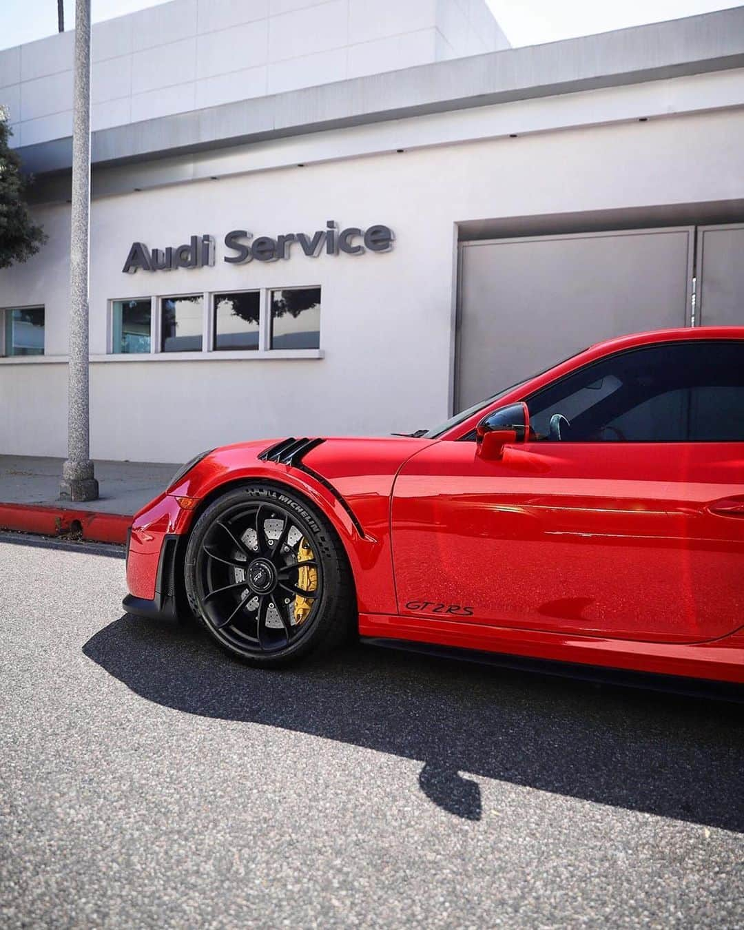 CarsWithoutLimitsさんのインスタグラム写真 - (CarsWithoutLimitsInstagram)「Guard Red #Porsche #GT2RS Photos @lacarspotter_  #carswithoutlimits」6月30日 19時09分 - carswithoutlimits