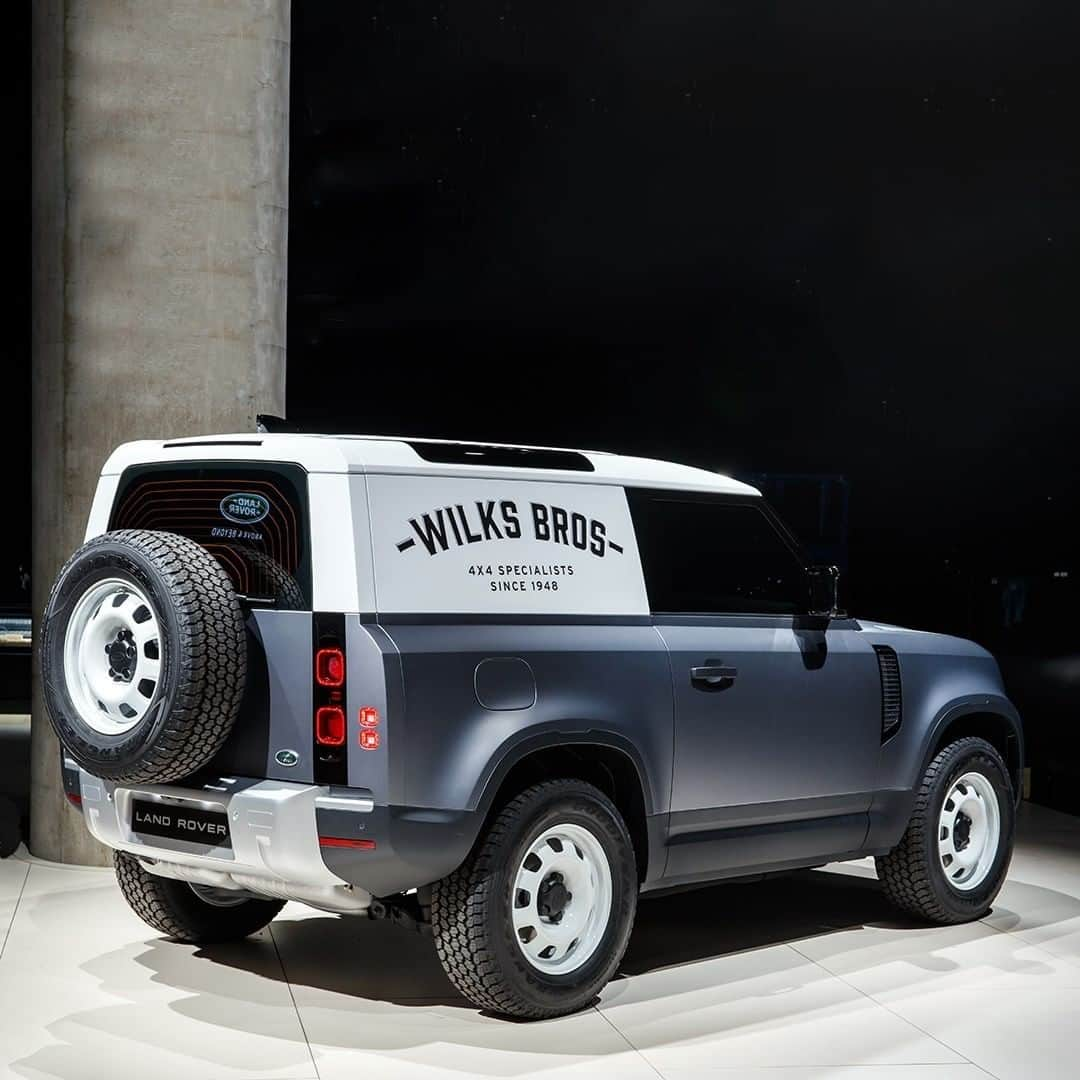 Land Roverさんのインスタグラム写真 - (Land RoverInstagram)「The New #LandRover #DEFENDER means business. Introducing Land Rover’s most durable and capable commercial vehicle ever, the New Defender Hard Top Body available in both 90 and 110 versions. Tap the link in our bio to learn more.   #TeamDefender #NewDefender #4x4 #SUV #CommercialVehicle #DefenderHardTop @landroversv #SV」6月30日 19時11分 - landrover