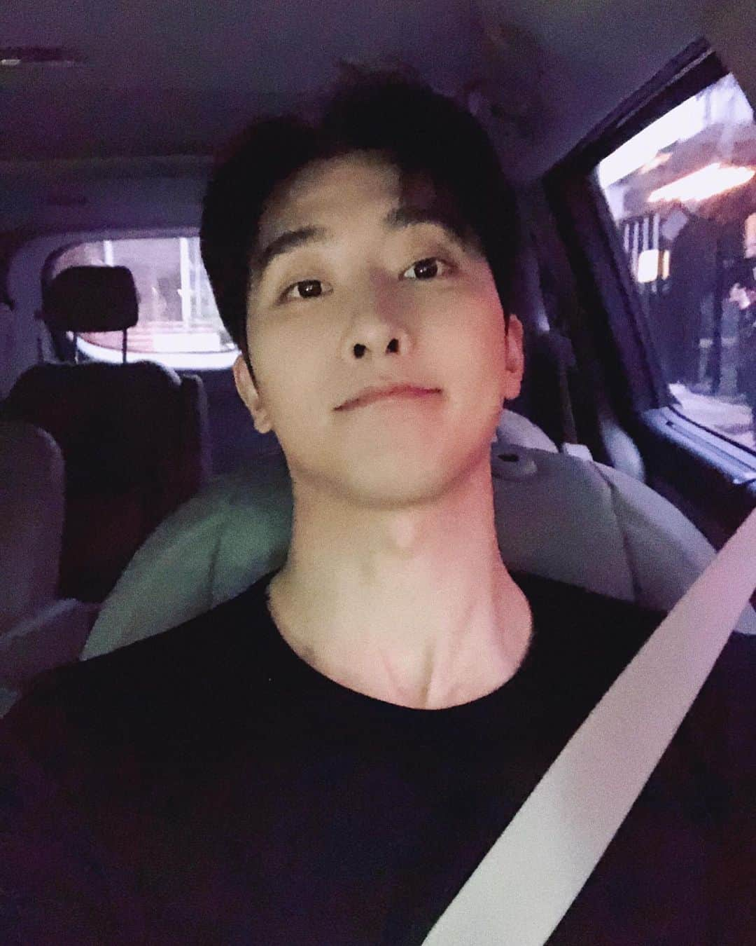 チョウミさんのインスタグラム写真 - (チョウミInstagram)「® #ZHOUMI #조미 #周觅」6月30日 19時15分 - zhouzhoumi419