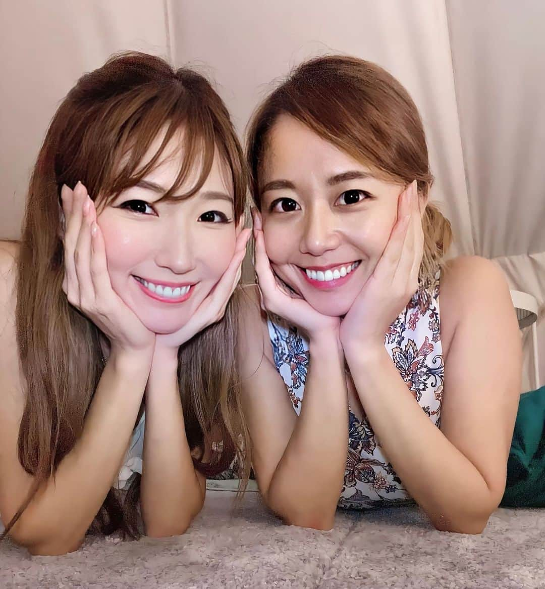 とくさきさんのインスタグラム写真 - (とくさきInstagram)「こんばんは⭐️ . @chinatsu_minami とグランピングの中で🤳👭💕 . 今まで何度か会ったことあるけど、こうやって話したりするのは初めてだったから嬉しかった😌 . それにしてもちなつさんのドライバーの飛距離には驚いた😍 .  #ゴルフ#ゴルフ女子#golf#golfgirl#golfswing#ゴルフスイング#sports#スポーツ#スポーツ女子#instagolf#골프#골프여자#스포츠#高尔夫球#高尔夫#キャメル」6月30日 19時15分 - tokusaki_golf