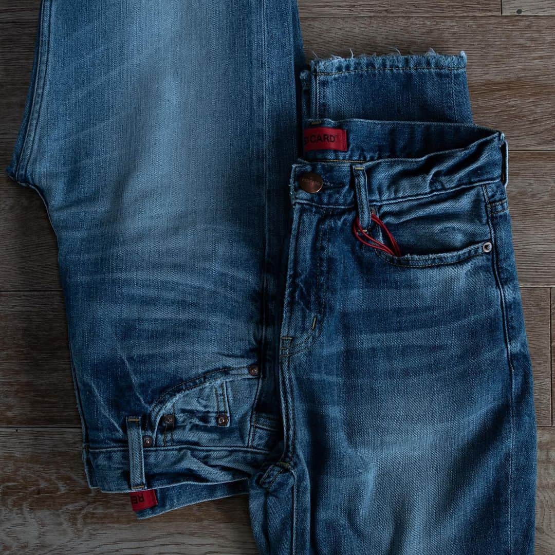 のインスタグラム：「.﻿ ﻿ BLUE DENIM👖﻿ ﻿ ﻿ #redcardtokyo#redcard#redcarddenim#denim#ootd#intheknowgl#デニム#レッドカード#レッドカードデニム#美脚デニム#ブルーデニム #インディゴブルー」