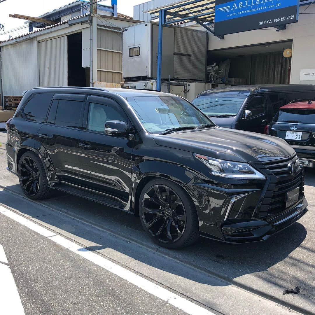 Spirits Artisanさんのインスタグラム写真 - (Spirits ArtisanInstagram)「lexus LX570 Artisanspirits/// Sportsline blacklabel www.artisanspirits.co.jp #artisanspirits #artisan #lexus #lexuslx #lexuslx570 #lx #lx570 #bodykit #blacklabel #suv #corarta7 #yokohamatire #japan #jp #evasivemotorsports #ravspecjdm #butlertire #jworksunlimited #premierautowerkz #suvproject #kanooperformance #car_life_staff  #車庫小舗 #nigeljdmparts #トラウム #advanced_auto_performance  #otto.auto.service #mr__lexus #jackspna」6月30日 19時22分 - artisan_spirits