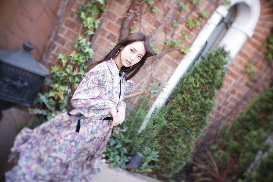 飯窪春菜のインスタグラム：「🌬😑💭 ・ ・ しばらく更新出来ず心配させてしまったお詫びに… 元気そうな写真載せますね🙄 ・ 風で前髪が凄いことになっているのと、半目のと…笑 ・ ・ ・ #今日は雨ですね  #雨も風もヘアアレンジの敵 #半目は自分の問題 #はるなの毎日  #飯窪ってる」