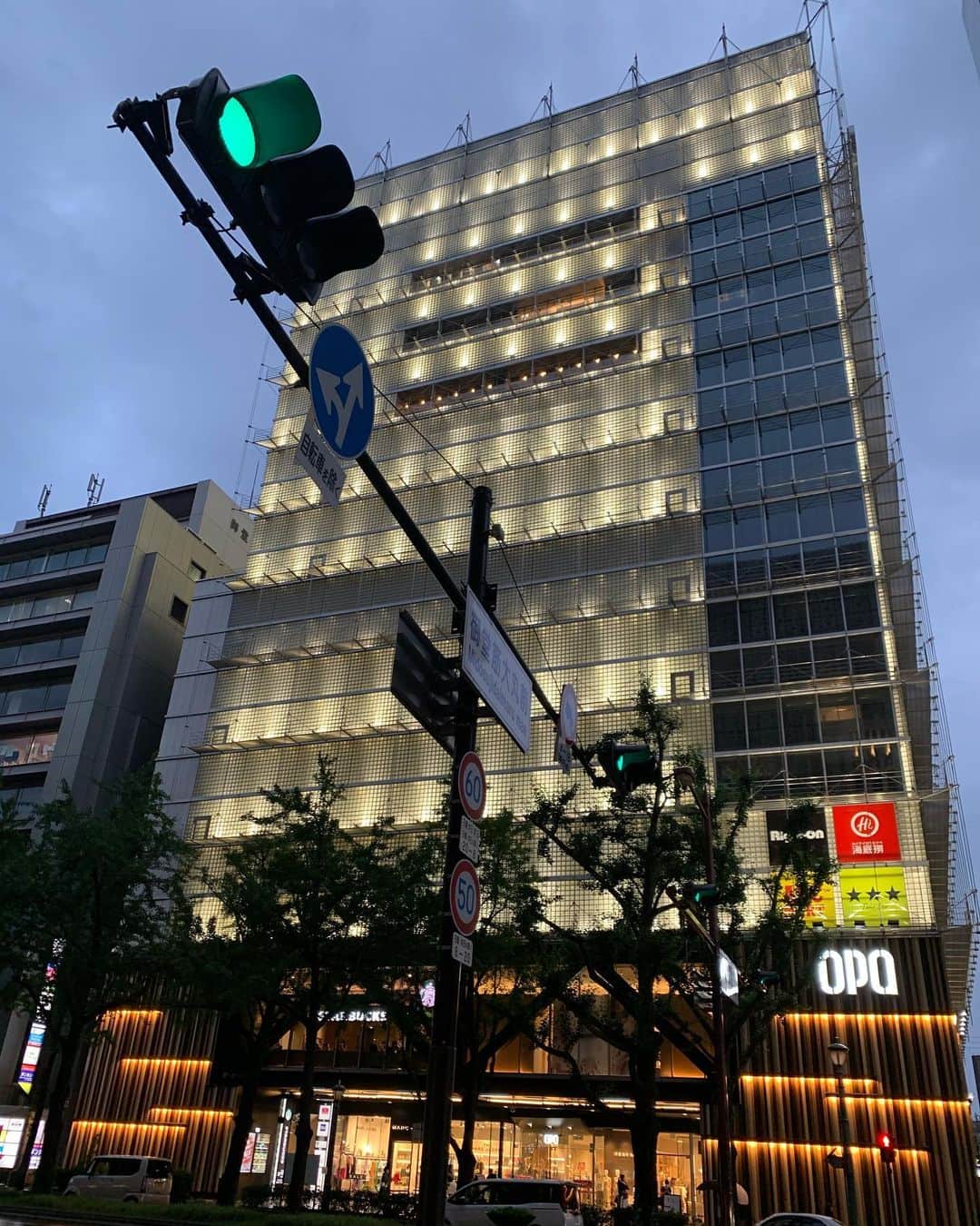 のインスタグラム：「明日から8日間、大阪心斎橋OPAにてPOP UP SHOPを開催させて頂きます!! 新作アイテム、コラボアイテムもご用意して皆様のご来店をお待ちしておりますので宜しくお願い致します(^^)🏬🕴   TEARS OF SWAN POP UP SHOP TOUR 2020 in OSAKA   BRAND:TEARS OF SWAN  HANDSOME DESIGN DAY:2020.7/1(wed)〜7/8(wed) TIME:11:00〜21:00 SHOP:心斎橋OPA PLACE: 大阪府大阪市中央区西心斎橋1-4-3 　2F EVENT SPACE WEB: https://www.opa-club.com/shinsaibashi  @tears_of_swan  #tearsofswan  @handsomede  #handsomedesign #popupshoptour #popupshop #return @shinsaibashi_opa  #opa_shinsaibashi #opa #心斎橋 #大阪」
