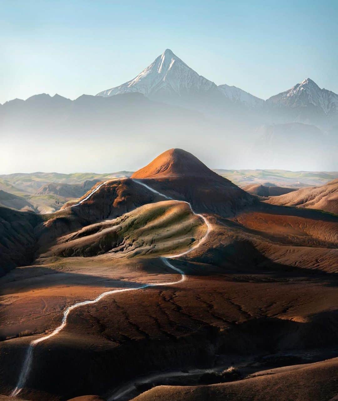 のインスタグラム：「Stone desert in Morocco Photography  @malthezimakoff  Curated by @henry.nathan  . . #morroco #desert #composition #art #mountains」