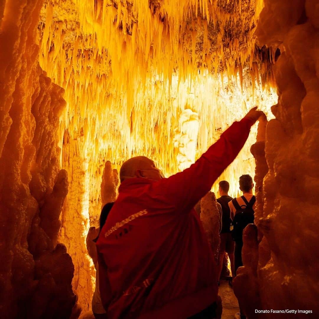 ABC Newsさんのインスタグラム写真 - (ABC NewsInstagram)「Visitors observe the stalagmites of the White Grotto at the Grotte Di Castellana in Castellana Grotte, Italy. The Grotte Di Castellana has re-opened to members of the public after being closed for three months due to the coronavirus pandemic. #coronavirus #italy #reopening」6月30日 20時00分 - abcnews