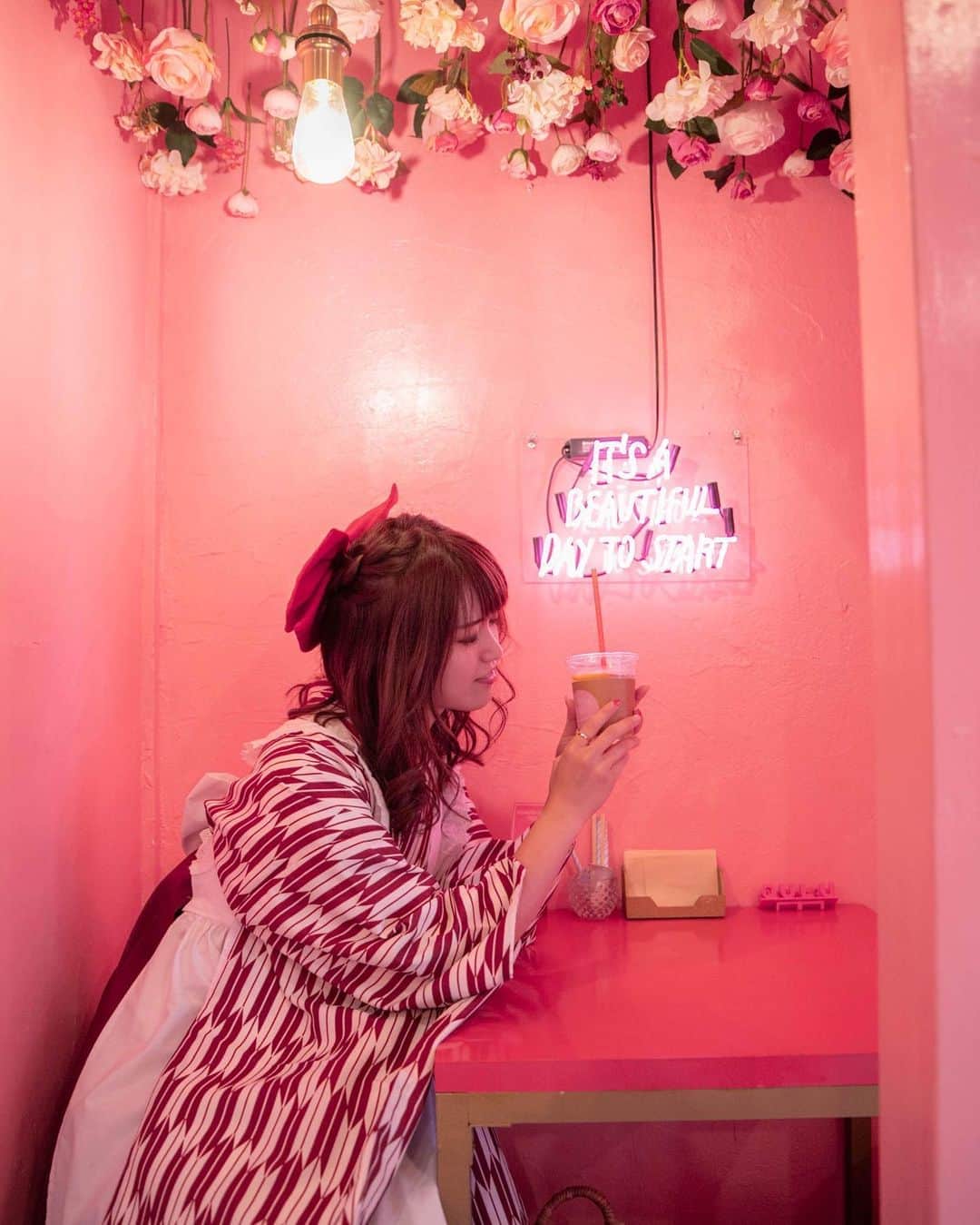 入江綾乃のインスタグラム：「. . . . お花がたくさんあってピンクで映えなのでオススメです🥰 @quluqulu_asakusa  . . . #photo #camera #撮影 #浅草さわだ屋  #声優 #俳優 #アクトレスガールズ #カメラ #撮影モデル #被写体 #ファインダー越しの私の世界 #ファッション #お洒落さんと繋がりたい #写真撮ってる人と繋がりたい #love #instagood #photooftheday #fashion #beauty #happy #cute #selfie #follow #camera #photography #photo #prowrestling #instalike」