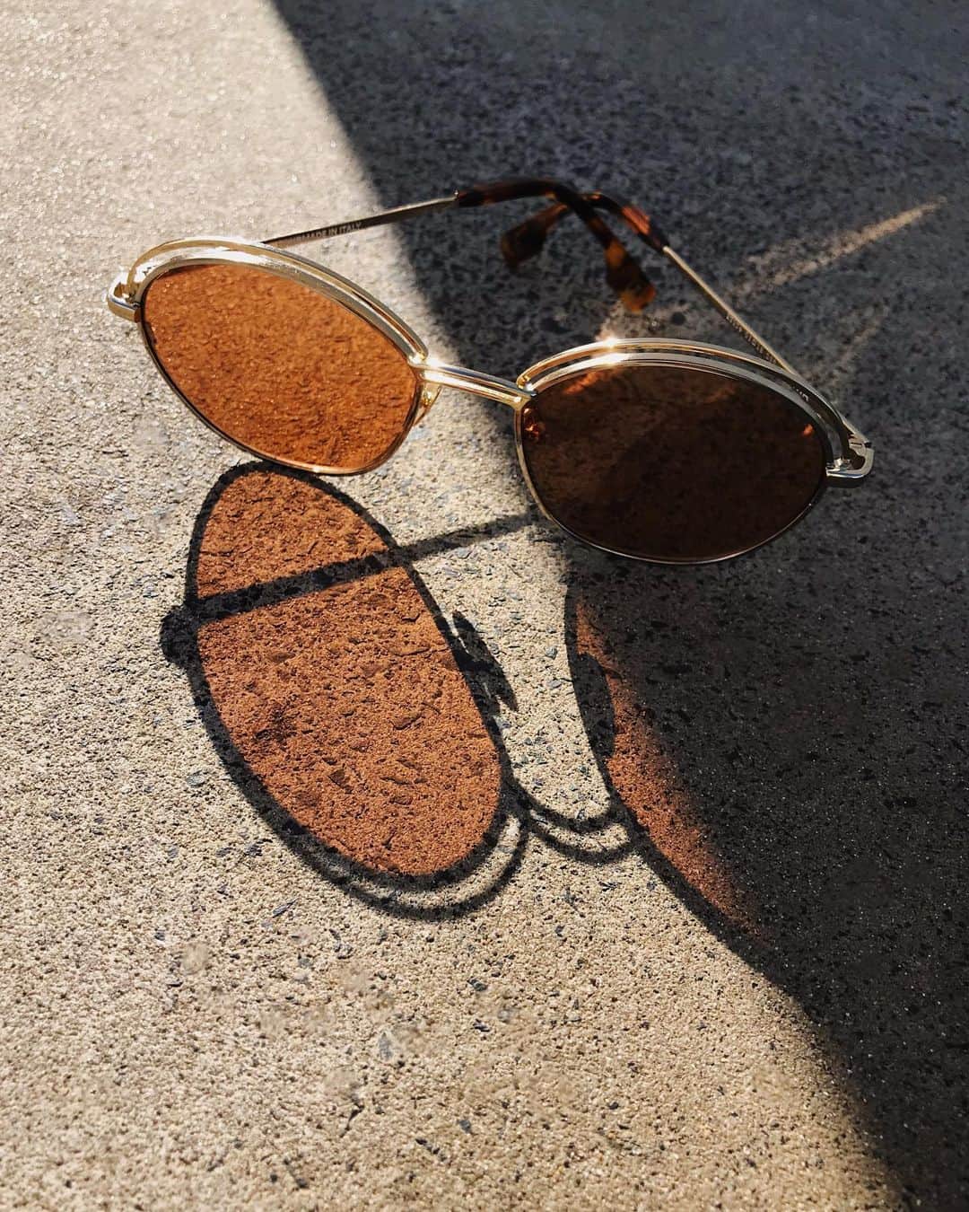 Meganさんのインスタグラム写真 - (MeganInstagram)「Zanzan TITA sunglasses 〰 handmade in Italy 🕶  . . #サングラス #선글라스 #lunettes #occhiali #sunglasses #eyewear #handmadeinitaly #slowfashion #buybetterbuyless #zanzaneyewear」6月30日 20時04分 - zanzan_domus