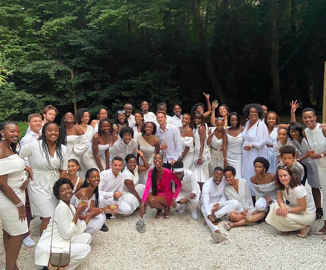 レイラ・ンダのインスタグラム：「I love you all 💗💗you are so precious to my life and have been my HOME, that I can always to go back to for peace! 🙏🏾#birthday #whiteparty」