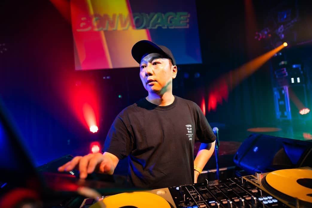 DJ ATSUのインスタグラム：「BON-VOYAGE on LINE LIVE -Day3-﻿ ありがとうございました！﻿ ﻿ 初めてのclubasiaでの配信でした。﻿ 今回も楽しんで頂けましたでしょうか？﻿ 皆様にいつも感謝しています！﻿ ﻿ また次の回も楽しみにして頂けたら嬉しいです😆﻿ ﻿ PHOTO BY﻿ @represent_heads @bullmatic  ﻿ #ボンボヤ」