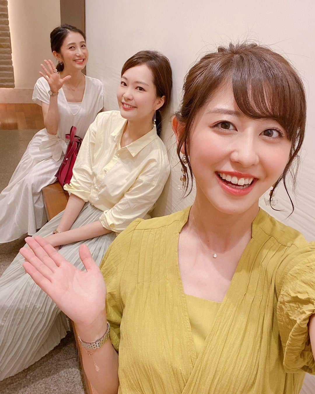 斎藤ちはるさんのインスタグラム写真 - (斎藤ちはるInstagram)「久しぶりに会えた☺️ . . 同期たちです😌 . テレ朝の下村彩里アナウンサーと TBSの近藤夏子アナウンサー☺️ . . #積もり積もった話 #止まらなかった #およそ #1年ぶり の #再会 #研修の話から #最近の仕事の話まで #やっぱり落ち着く . . 別バージョンの写真は2人のインスタから🥰 @sairi.shimomura_ex #下村彩里 @kondokako0804 #近藤夏子 . #斎藤ちはる#テレビ朝日アナウンサー#テレビ朝日#テレ朝#アナウンサー#TBS#TBSアナウンサー#同期#2年目#同期入社#仲良し#好き#彩里#かこちゃん#ソーシャルディスタンス」6月30日 20時15分 - chiharu_saito_ex