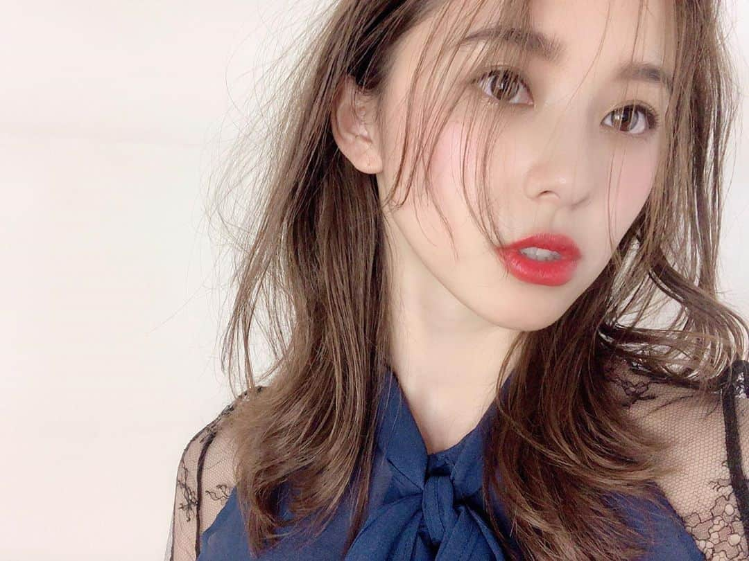 朝比奈彩さんのインスタグラム写真 - (朝比奈彩Instagram)「. . いつものメンバーでの撮影は とても楽しかった！☻  写真が楽しみすぎる＾＾ . めちゃくちゃ久しぶりの赤リップでした♡ . #ootd #outfit  #fashion #make #makeup」6月30日 20時30分 - asahina_aya